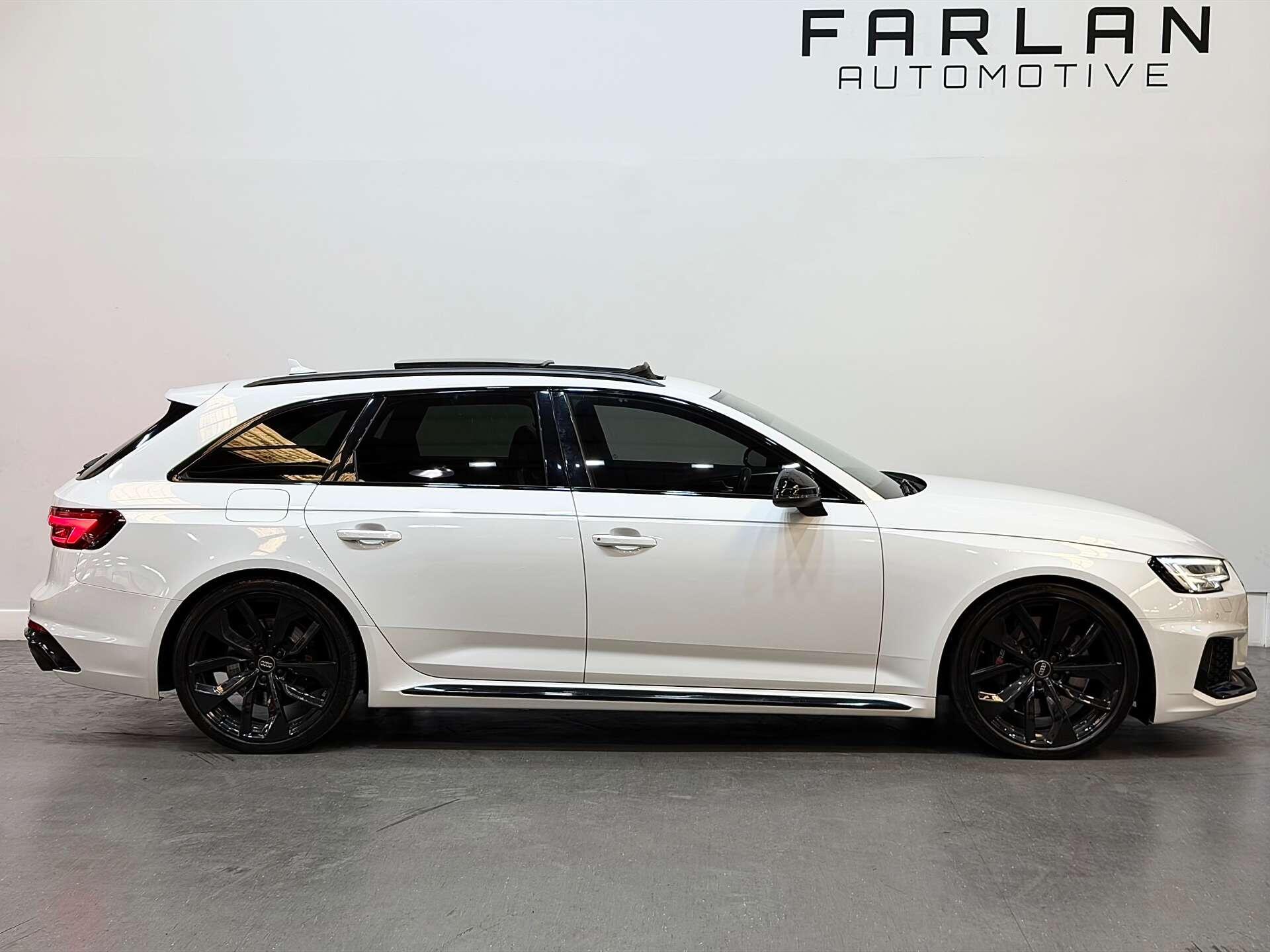 Audi RS4 view 16