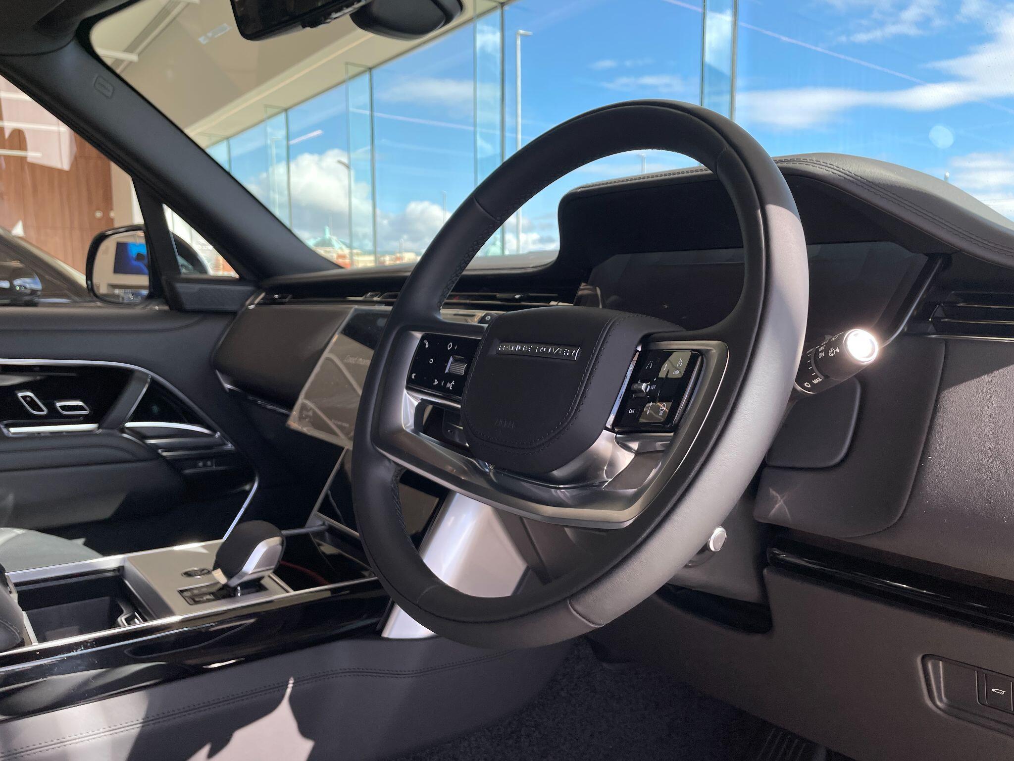 Land Rover Range Rover view 7