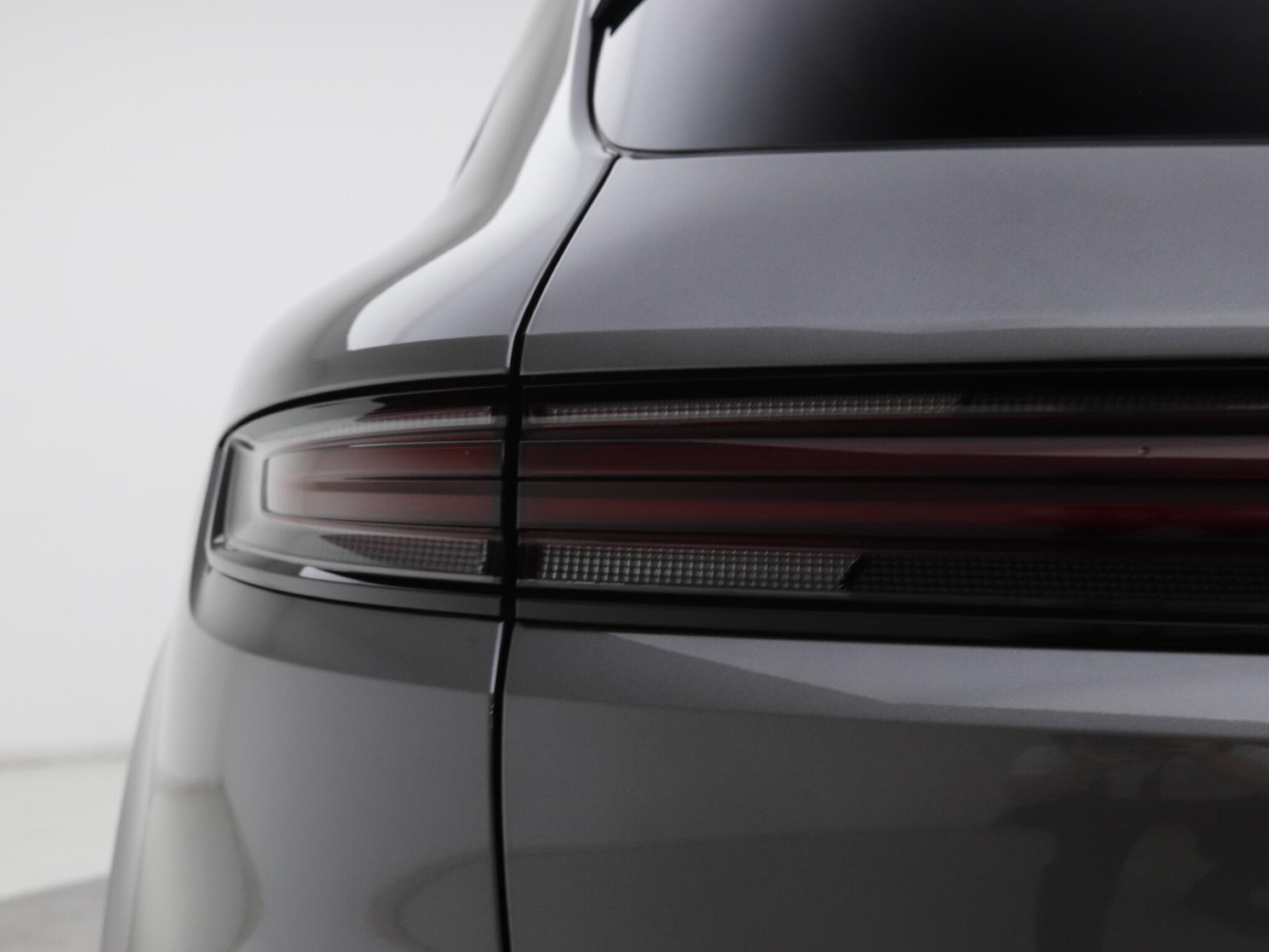Porsche Cayenne view 21