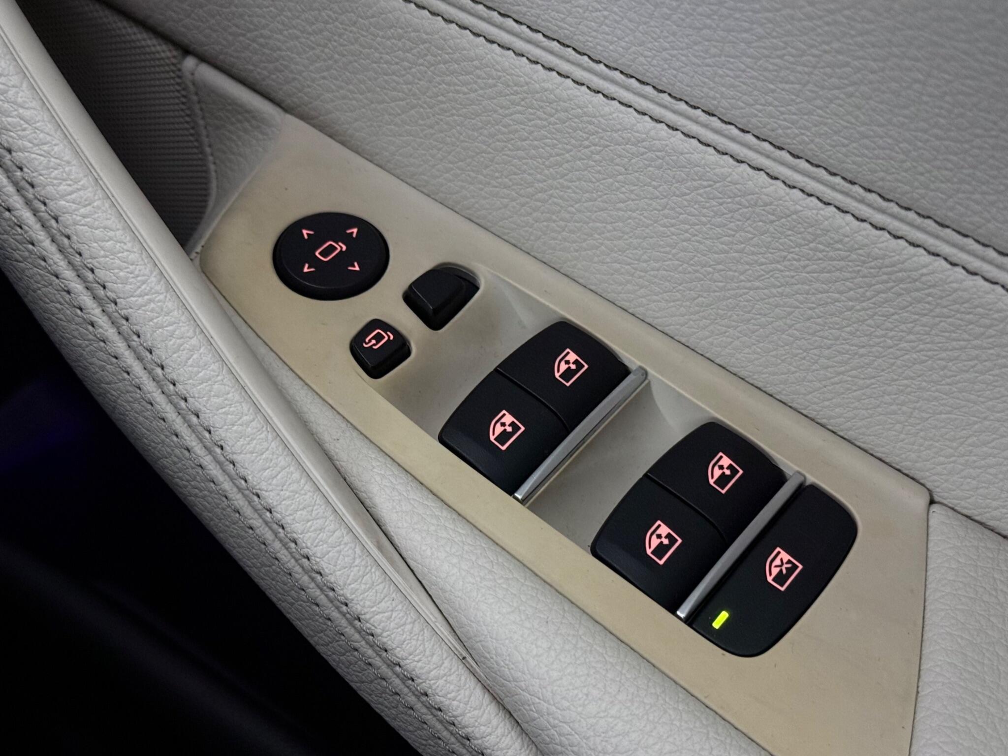 BMW 5 Series view 18