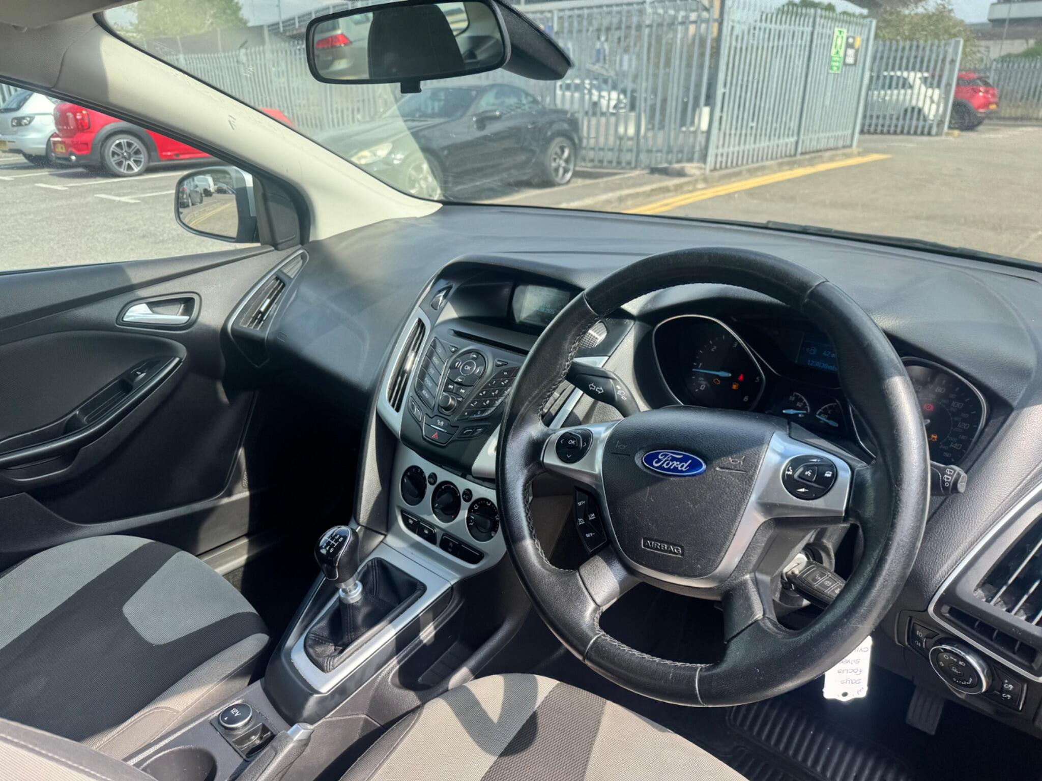 Ford Focus view 14