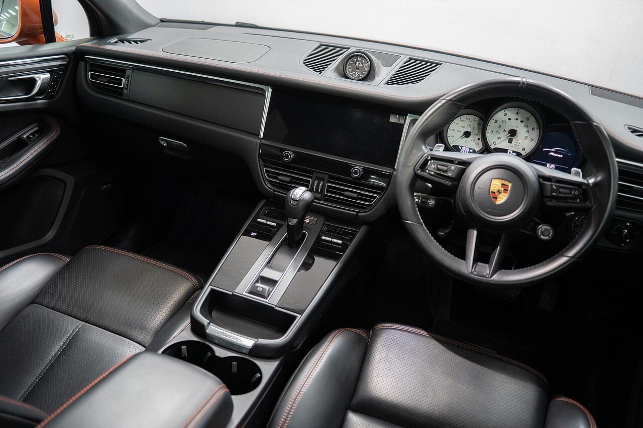 Porsche Macan view 5