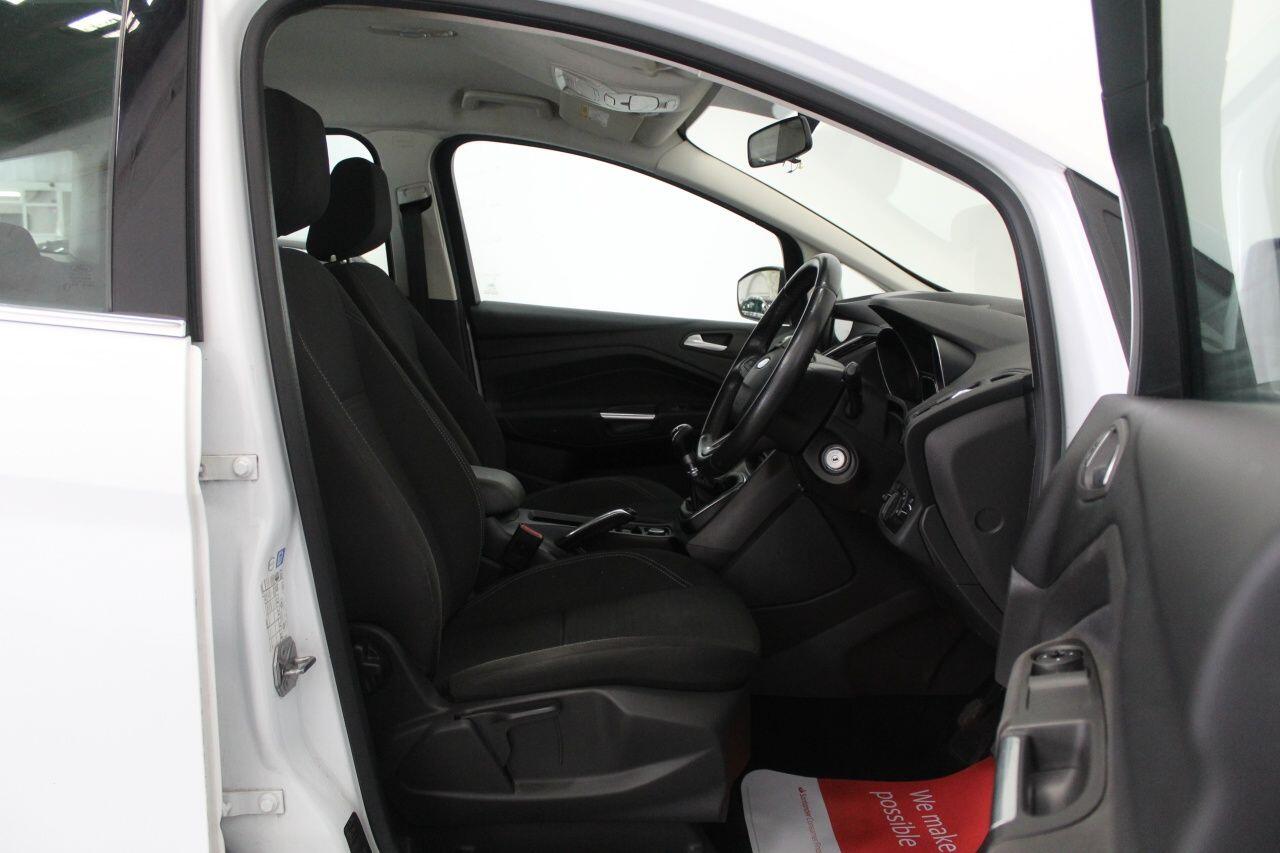 Ford C-Max view 28