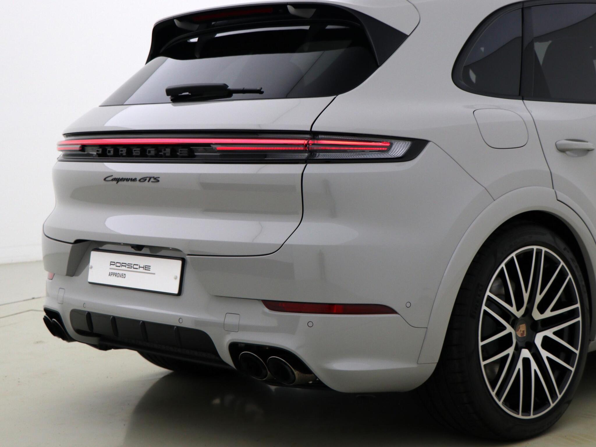 Porsche Cayenne view 43