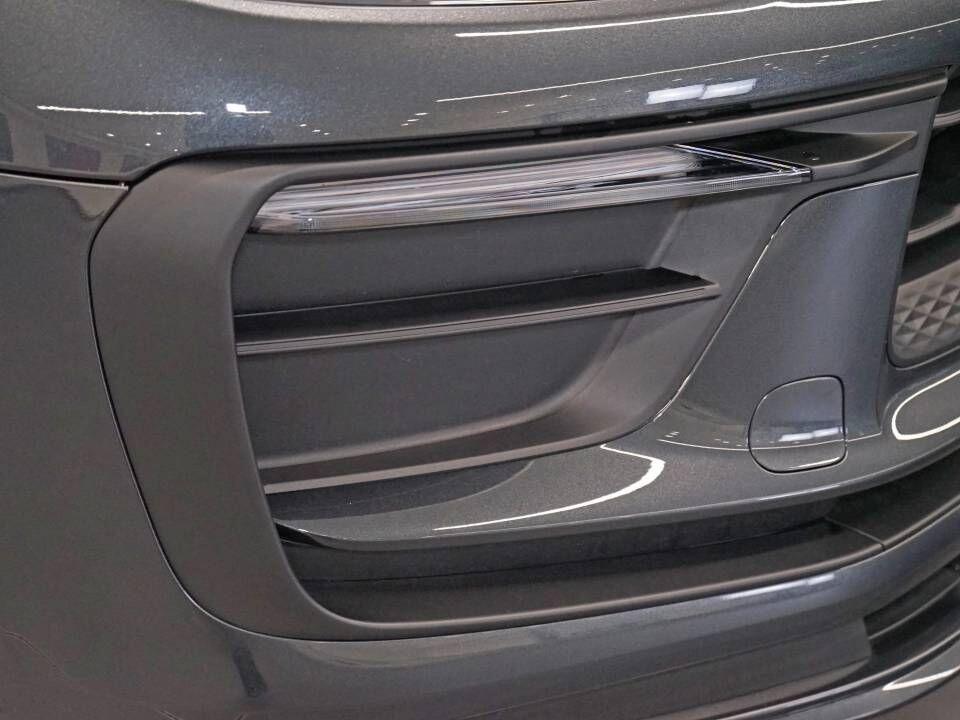 Porsche Macan view 50