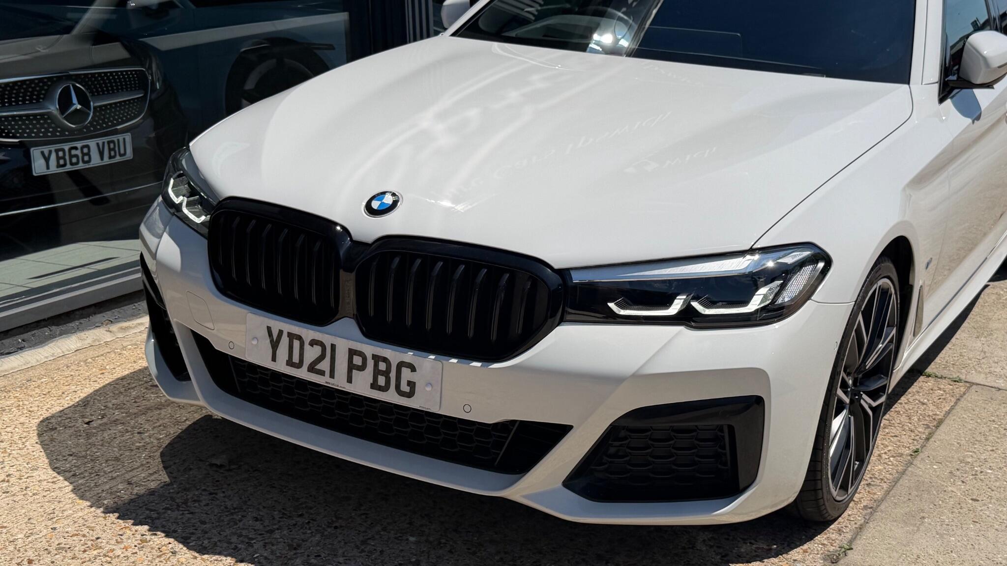 BMW 5 Series view 9