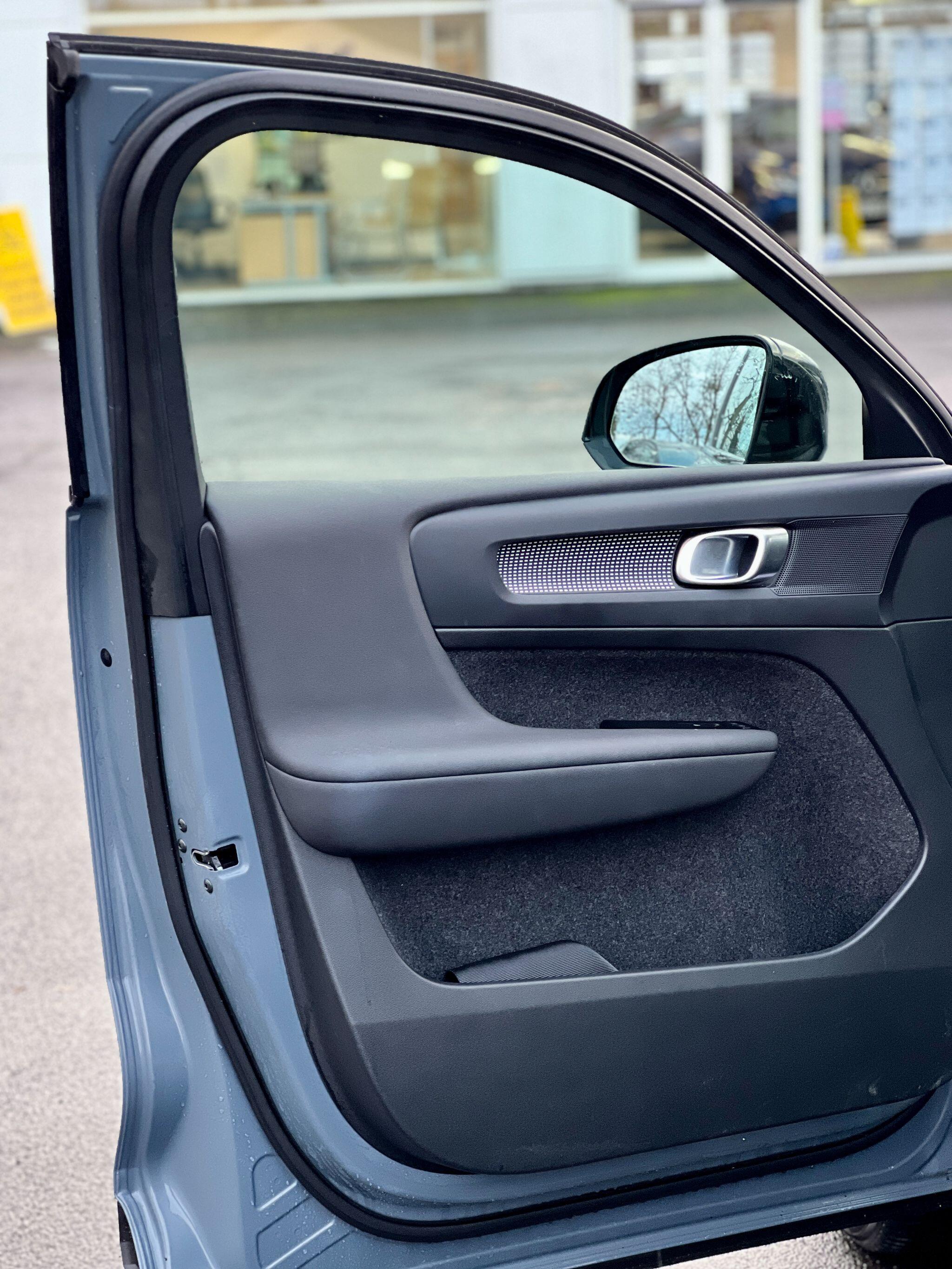 Volvo XC40 view 22