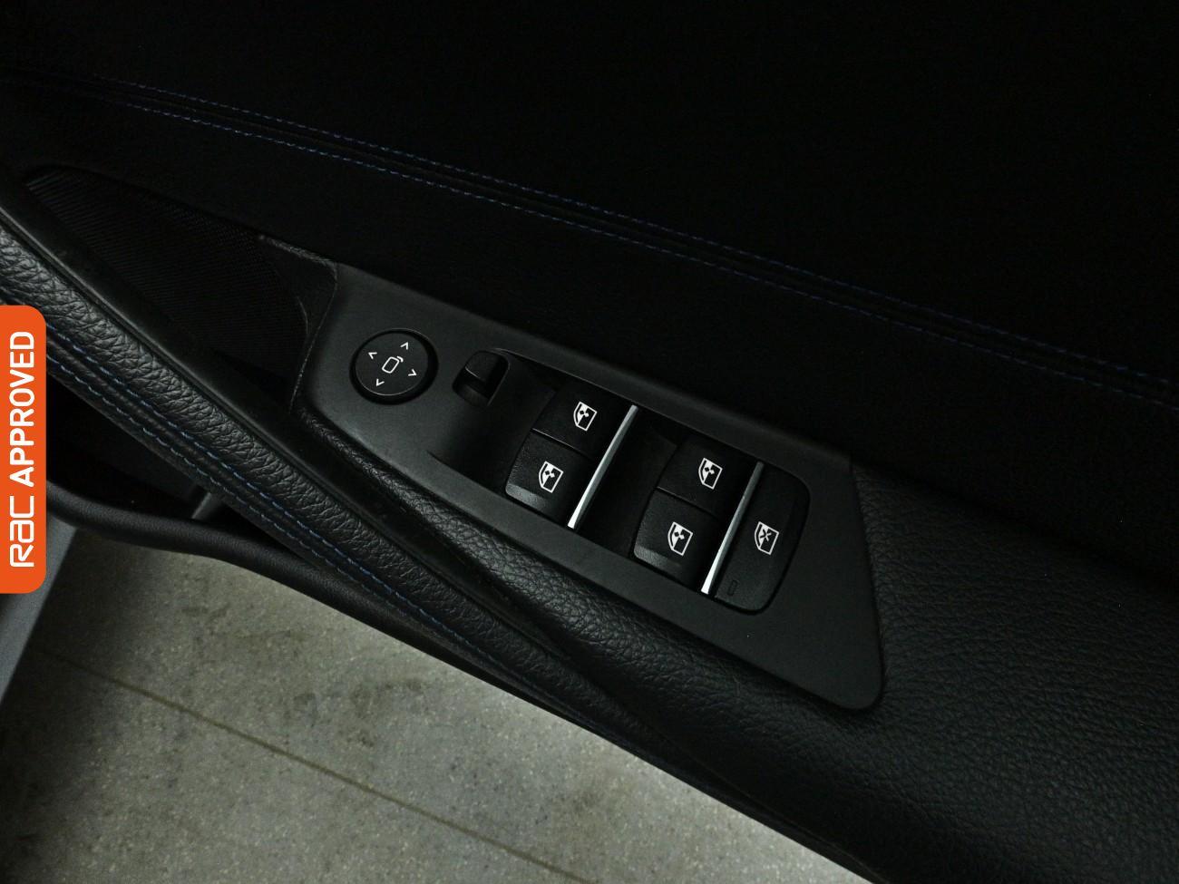 BMW 5 Series view 26