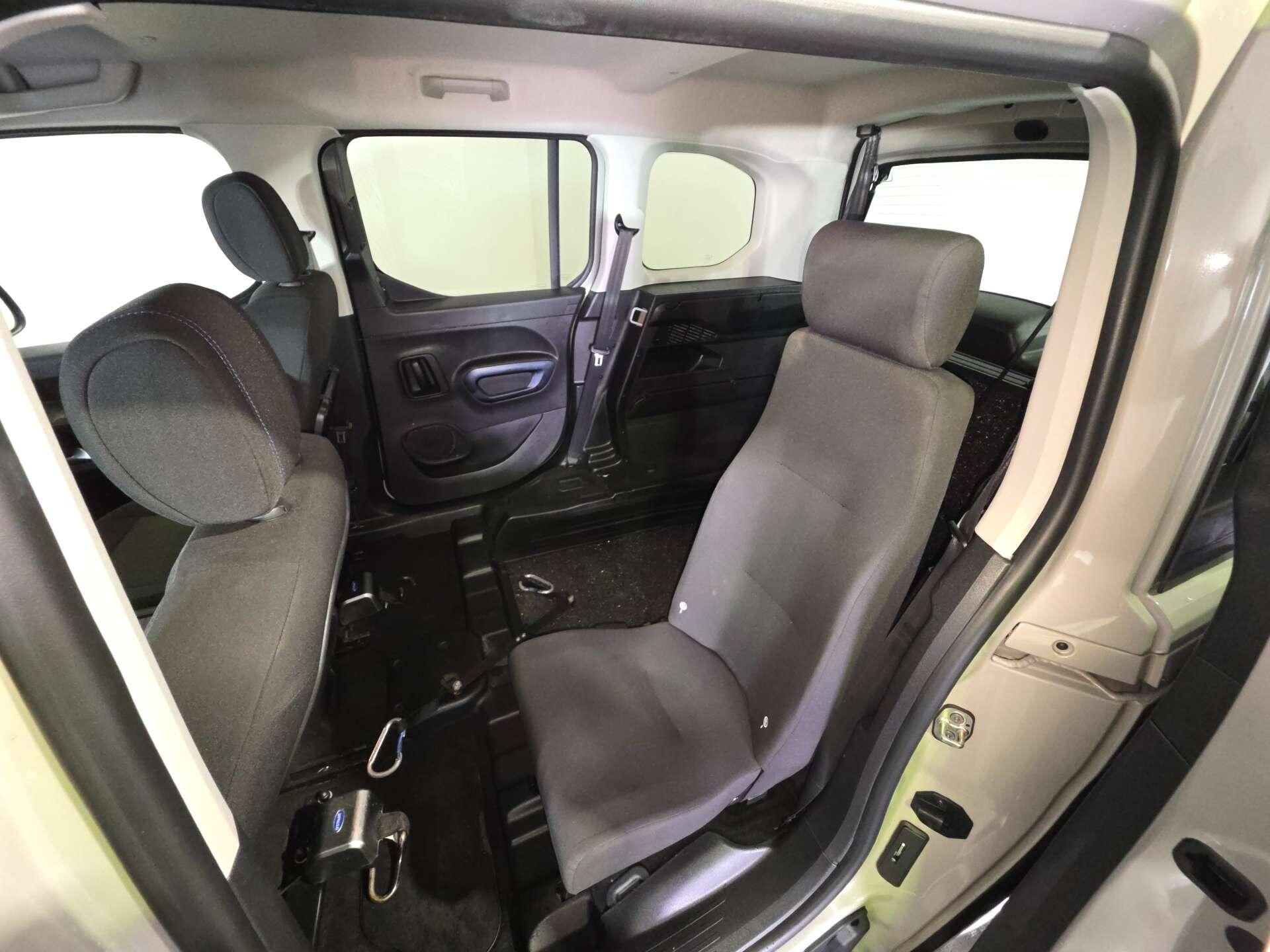 Peugeot Rifter view 44