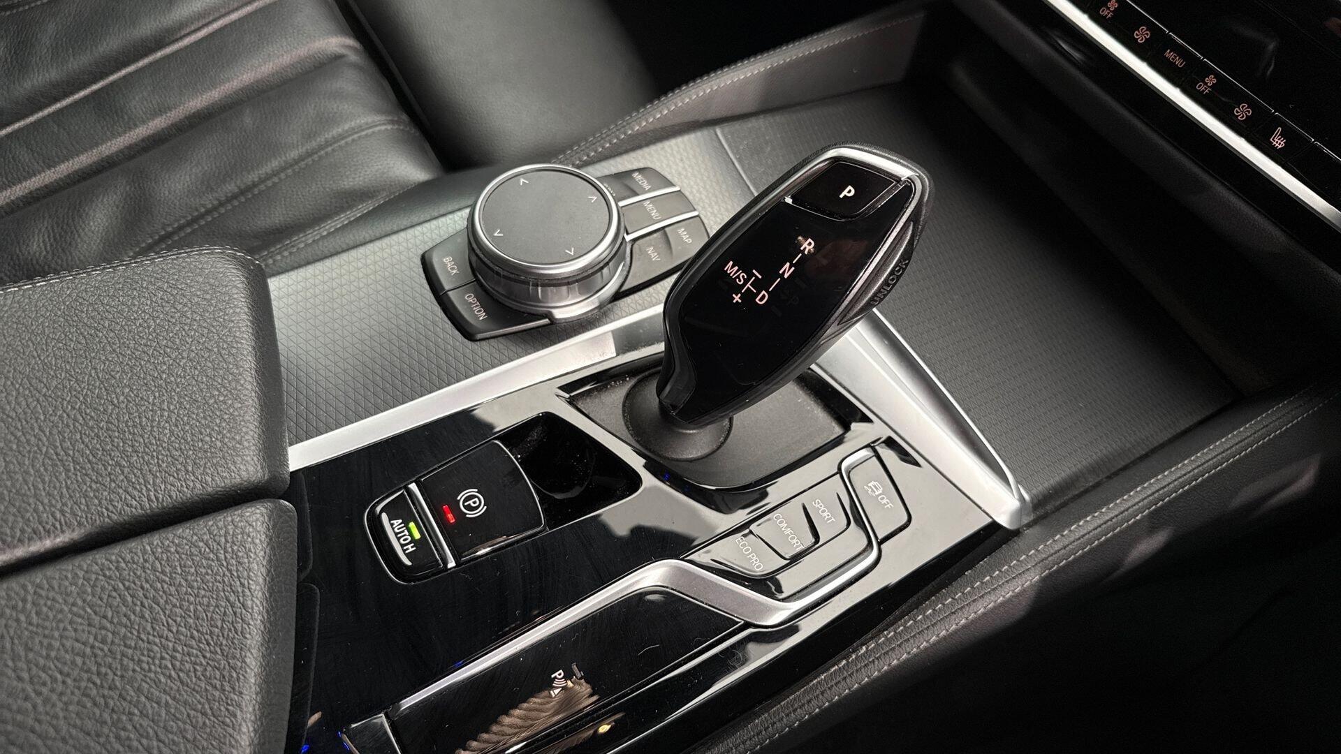 BMW 5 Series view 10