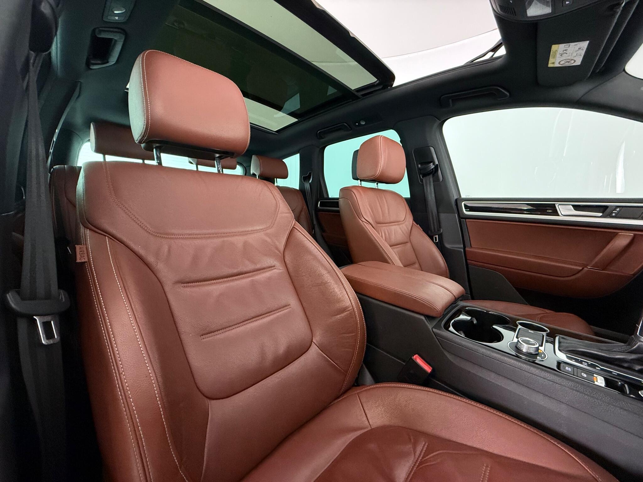 Volkswagen Touareg view 28