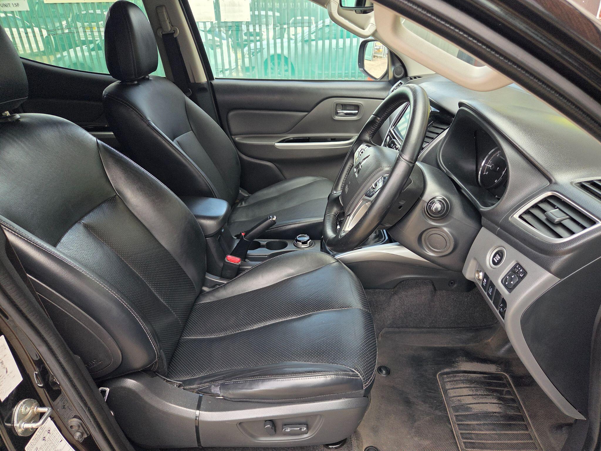 Mitsubishi L200 view 11