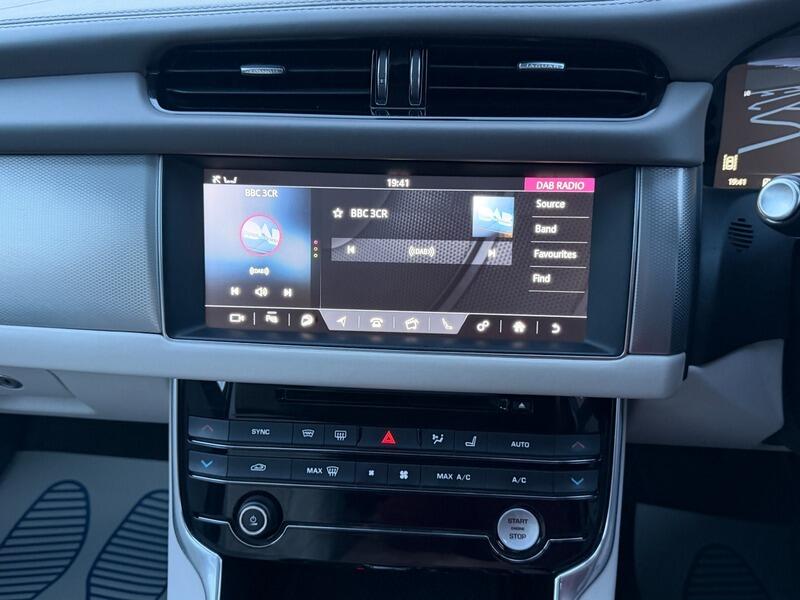 Jaguar XF view 48