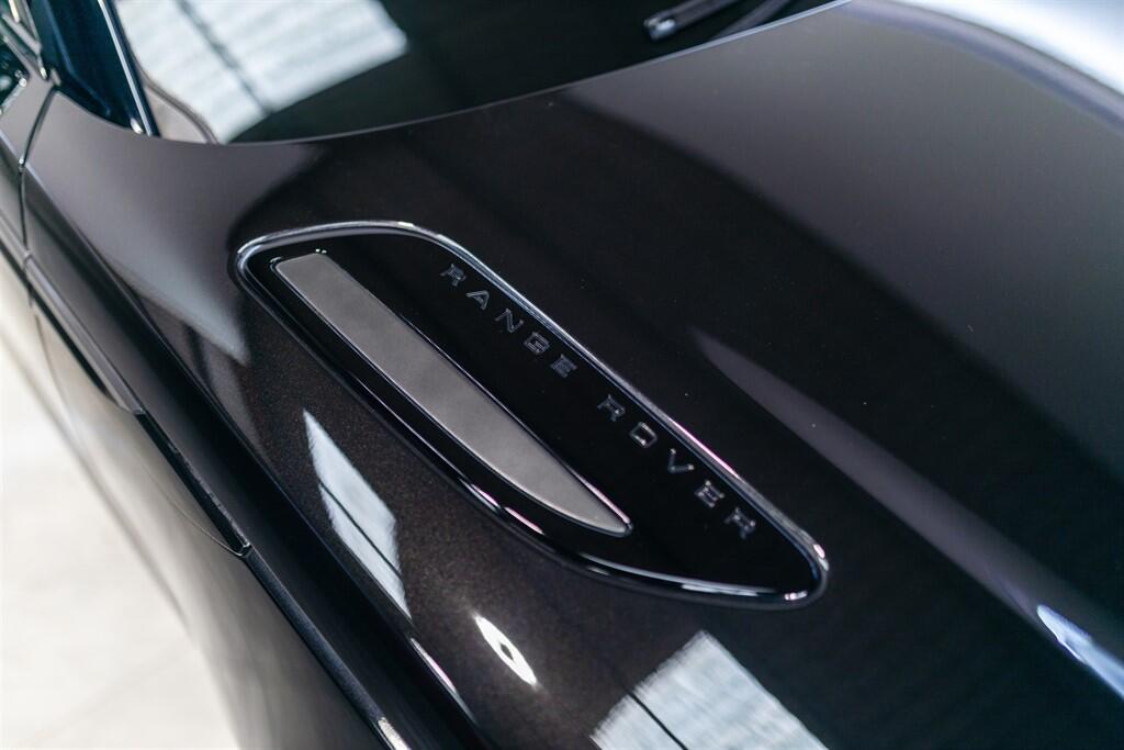 Land Rover Range Rover Velar view 14