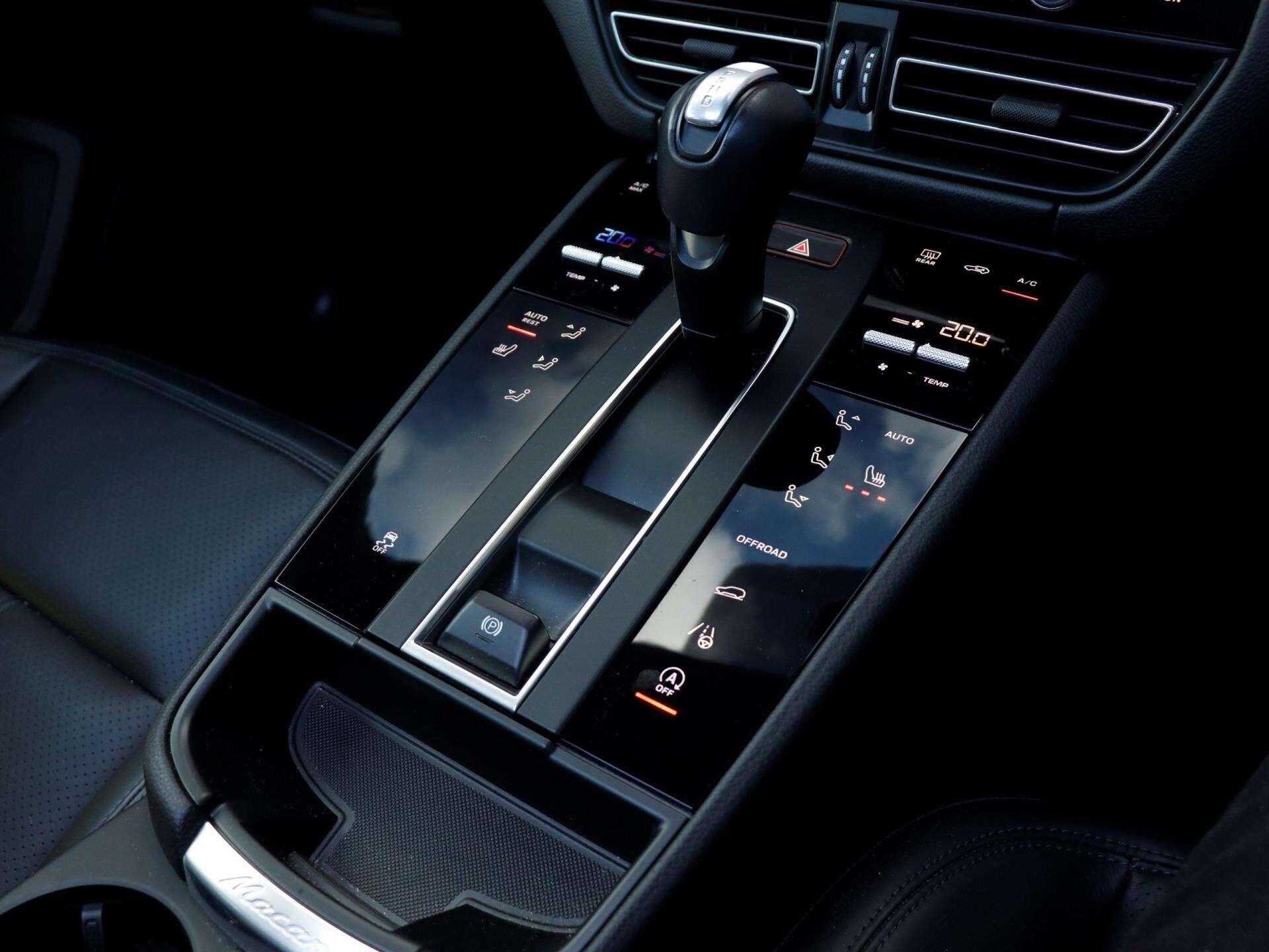 Porsche Macan view 19