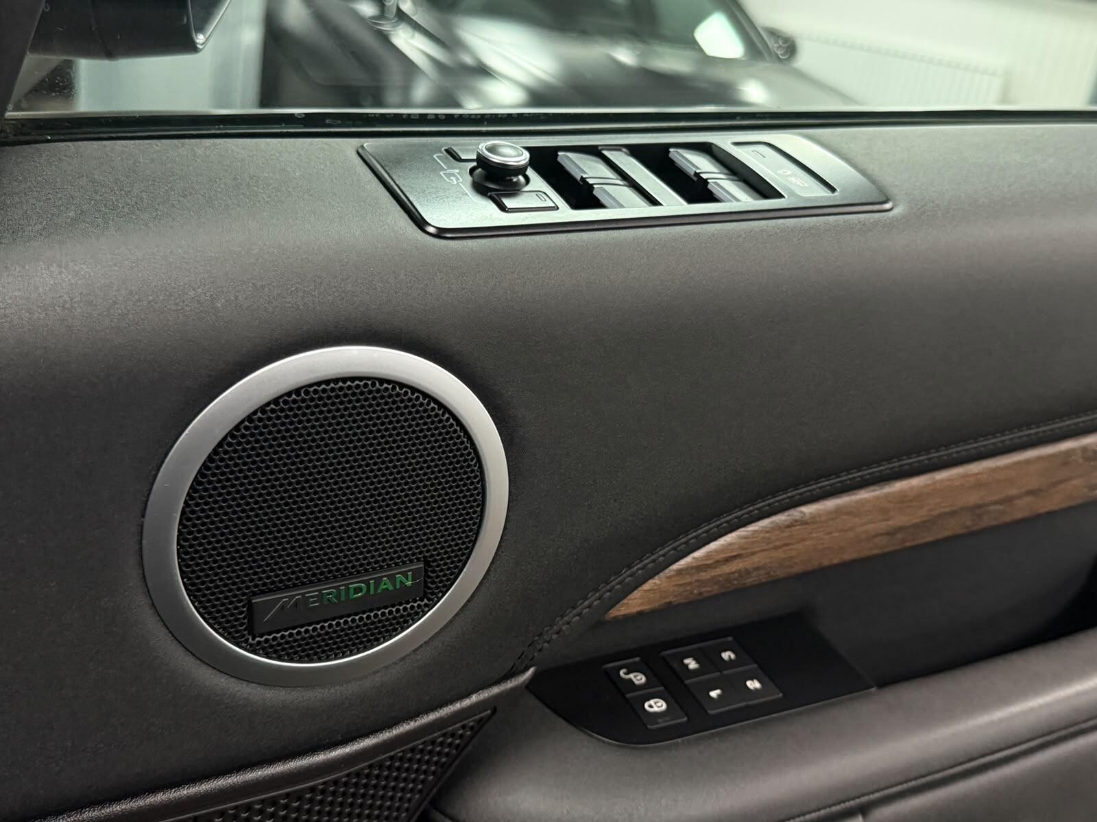 Land Rover Discovery view 22