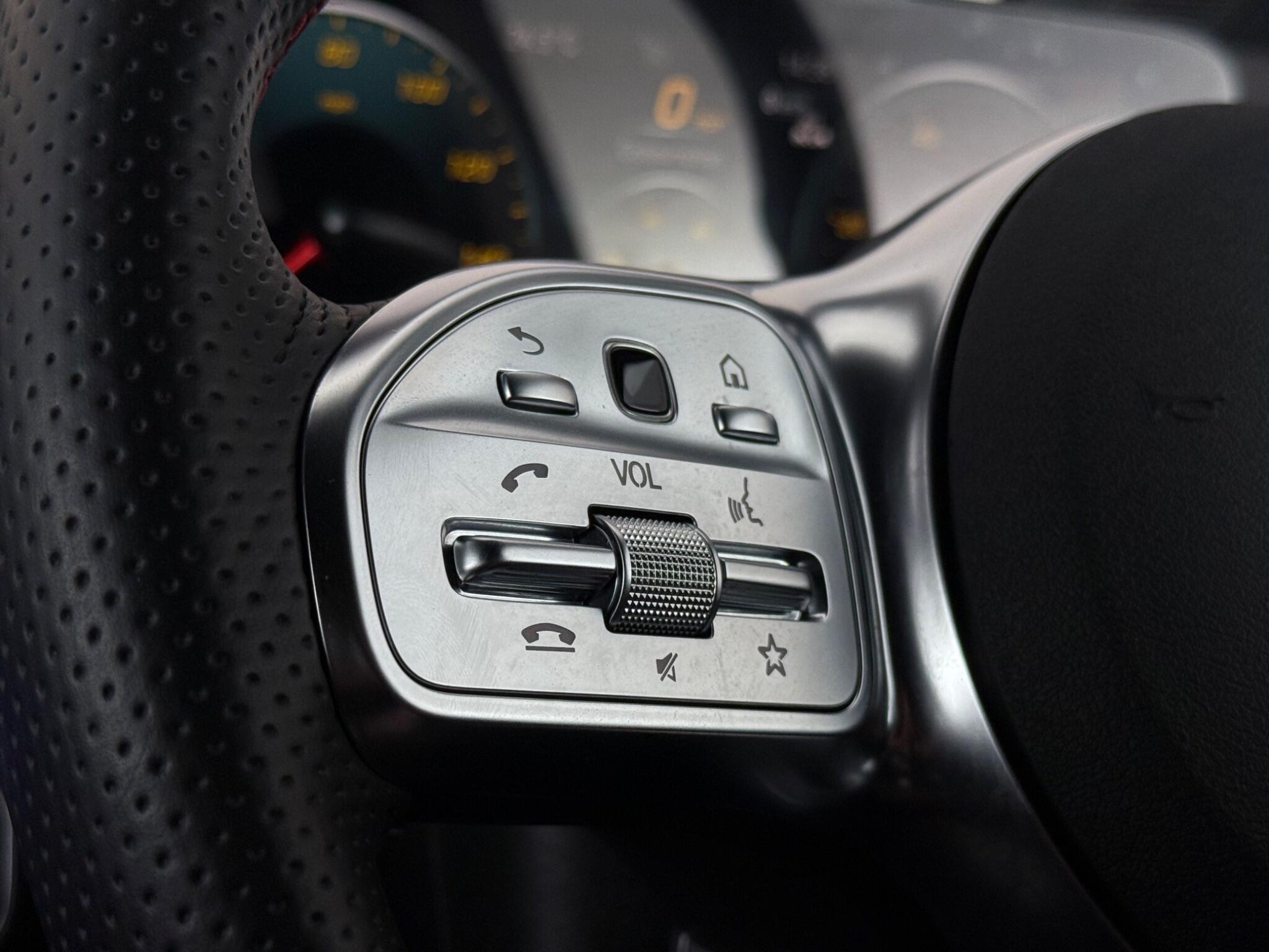 Mercedes-Benz Gla view 14