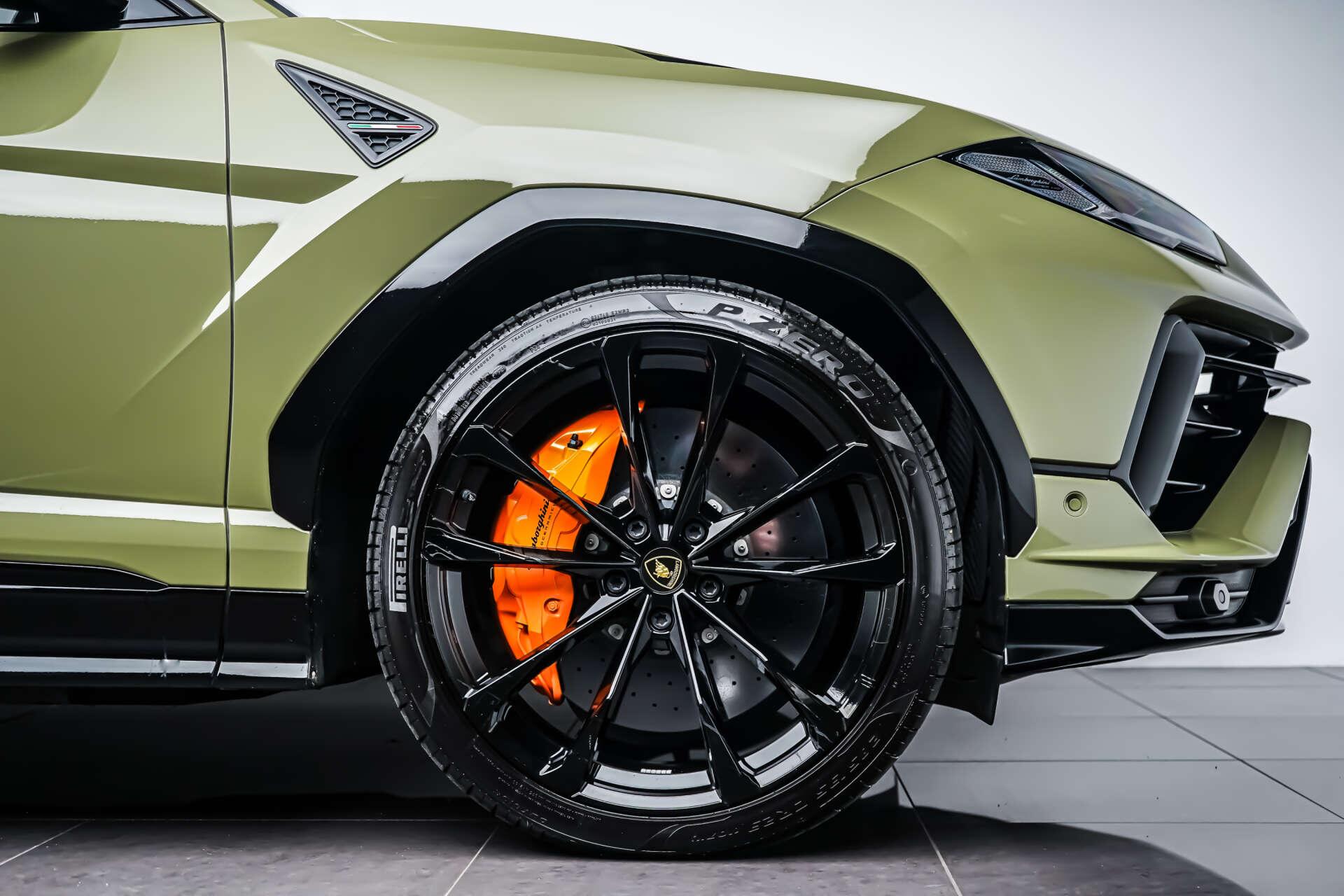 Lamborghini Urus view 13