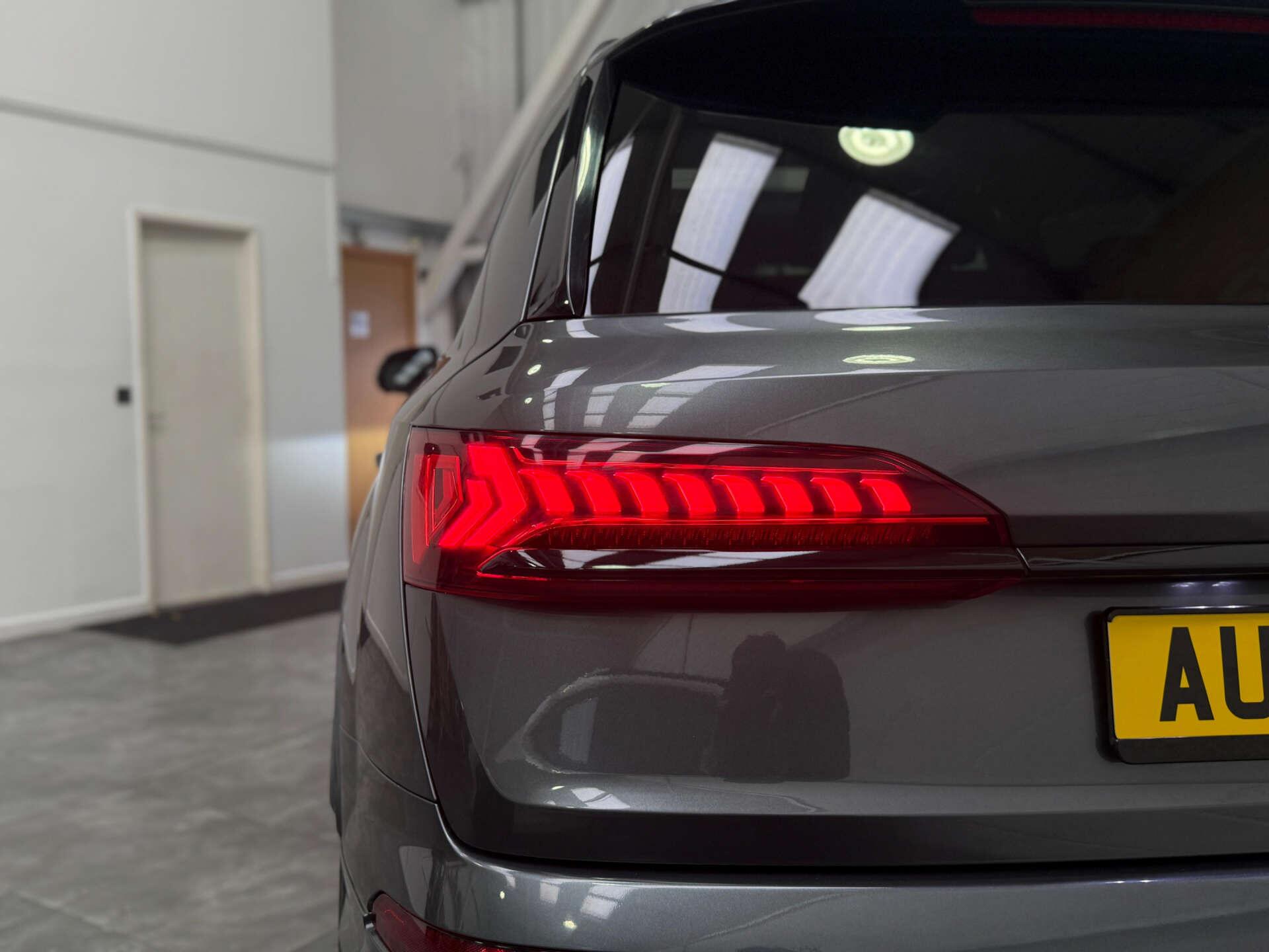 Audi SQ7 view 13