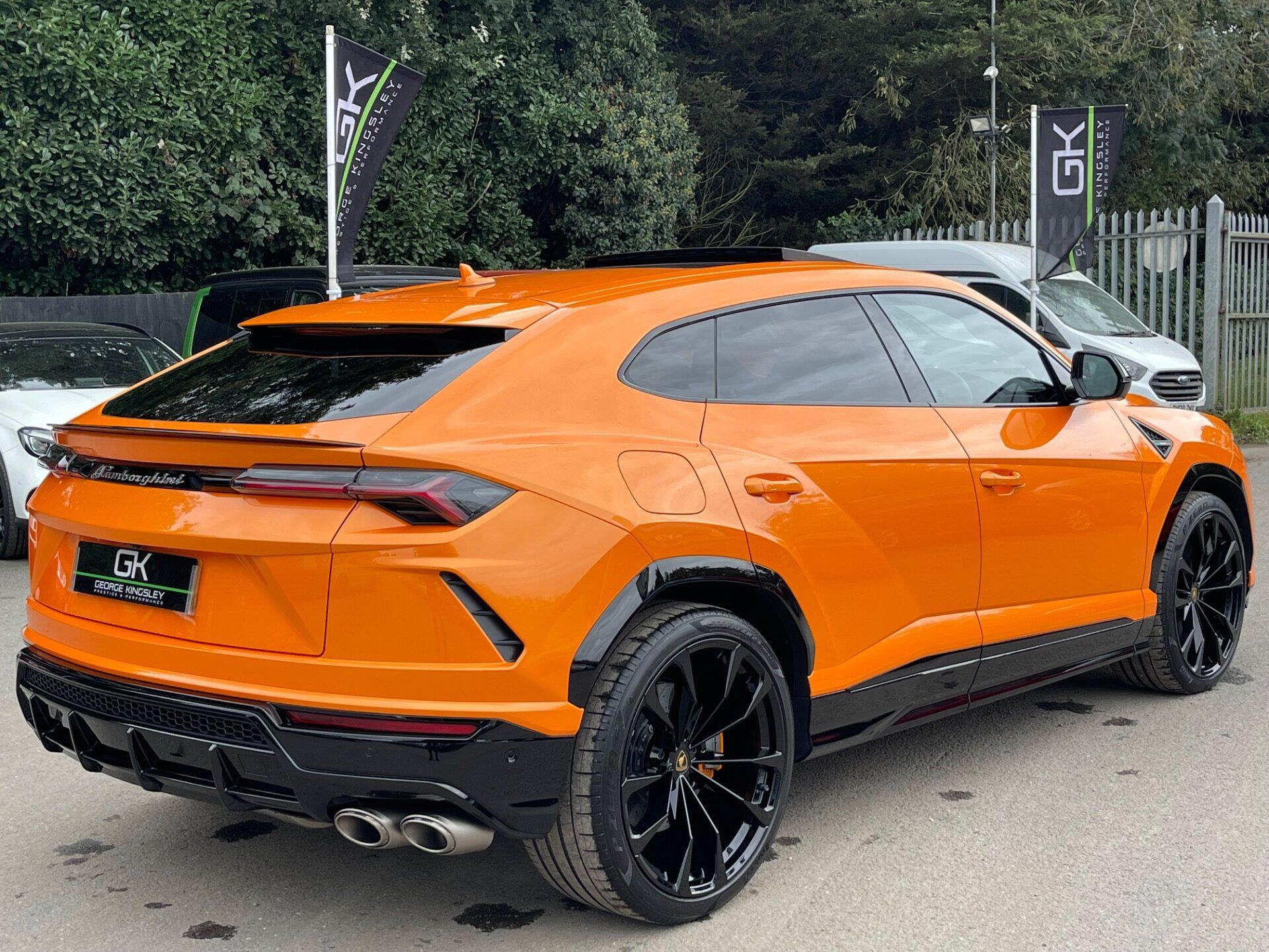 Lamborghini Urus view 7