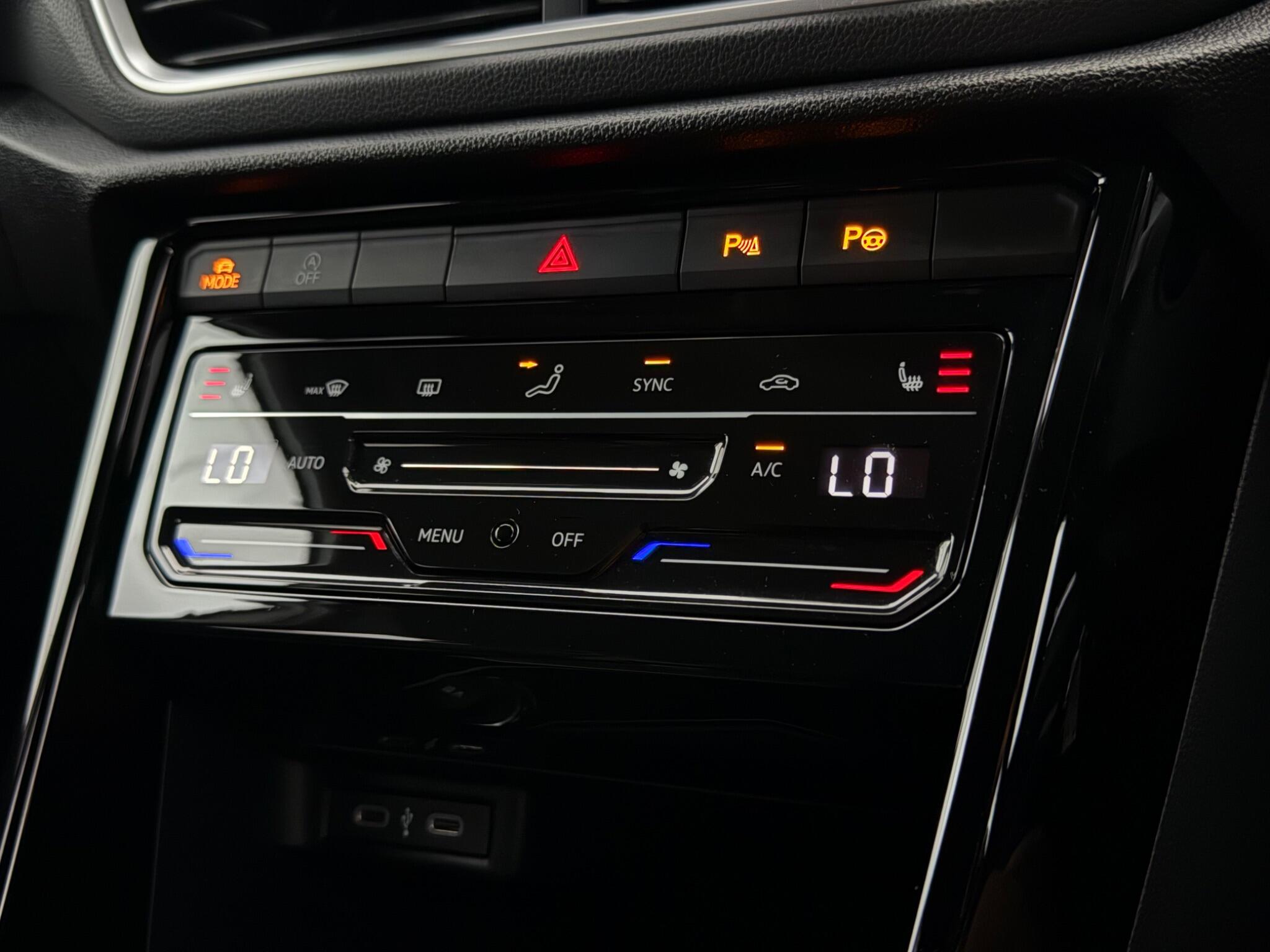 Volkswagen T-Roc view 23
