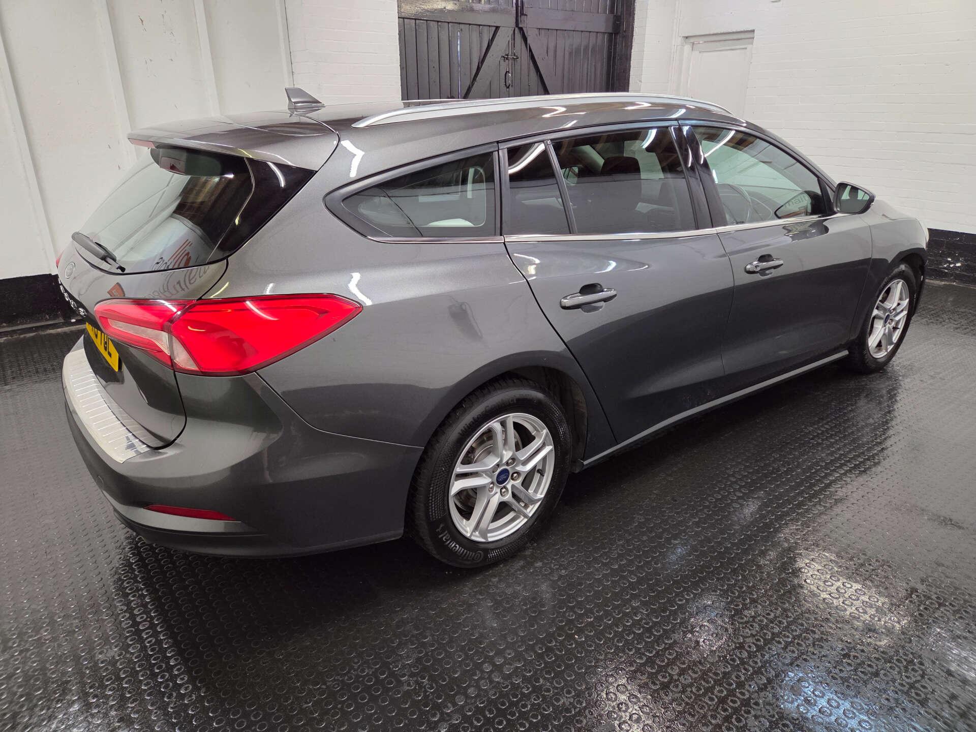 Ford Focus view 32