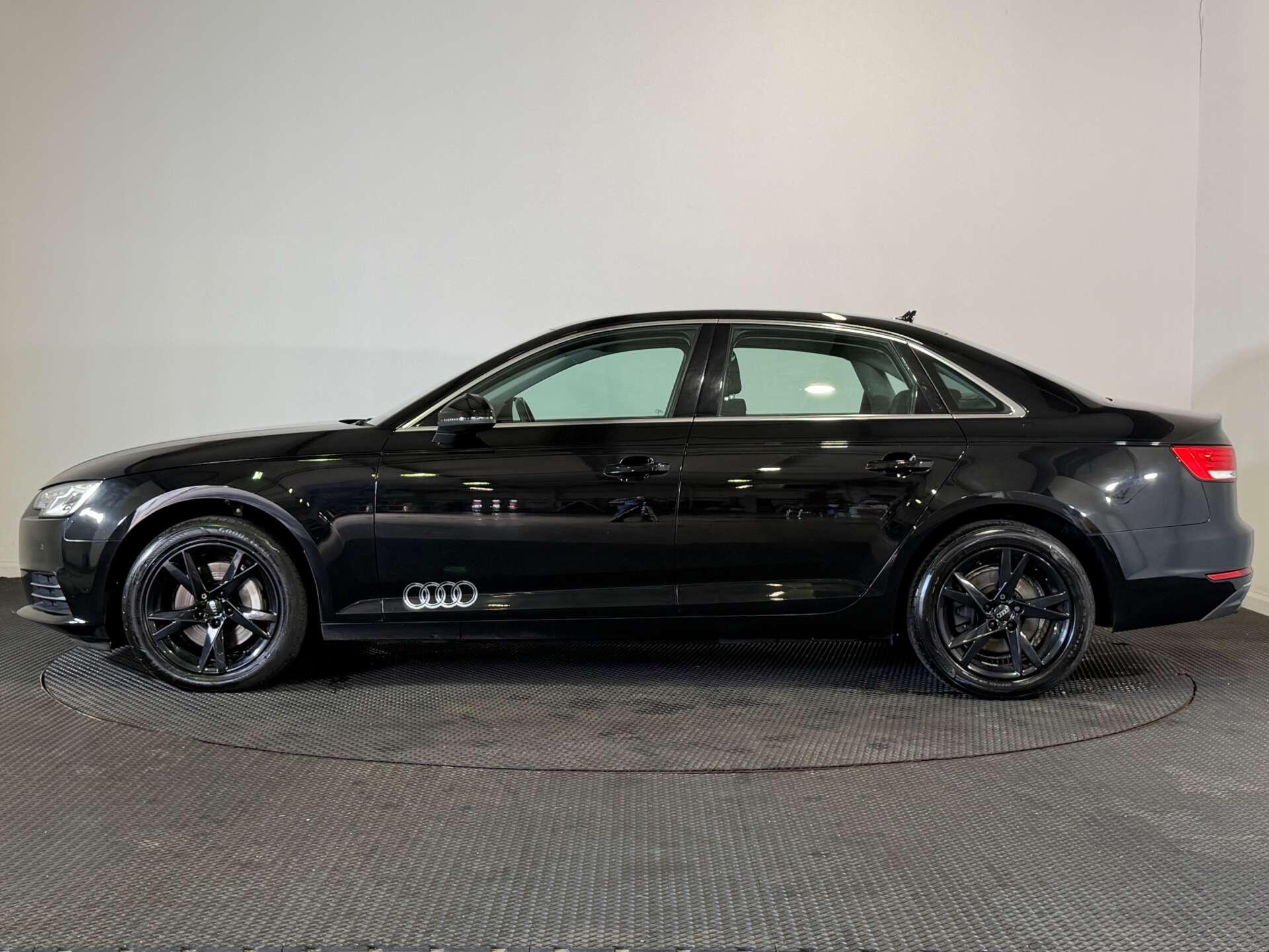 Audi A4 view 4