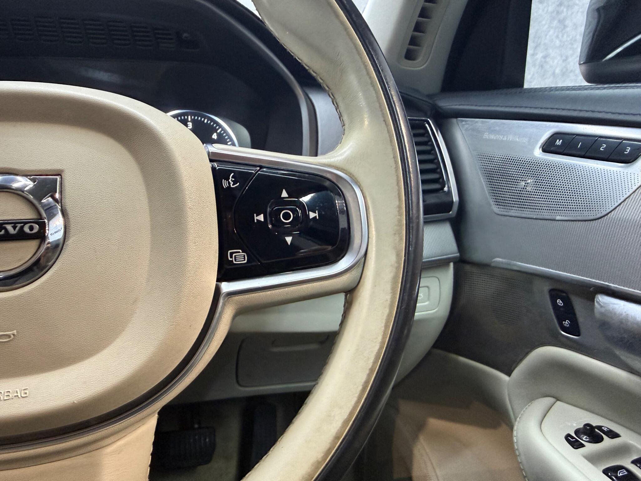 Volvo XC90 view 15