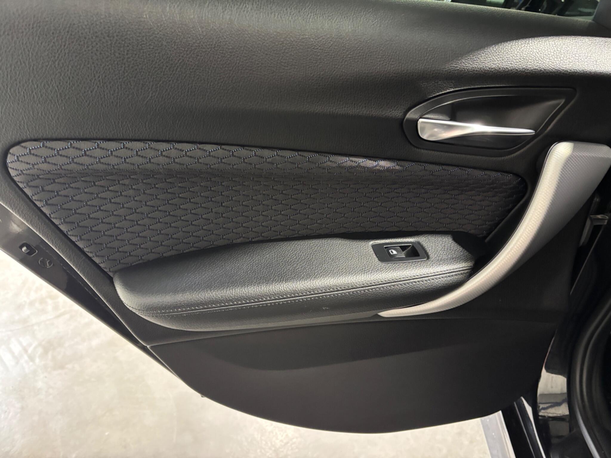 BMW 1 Series view 9