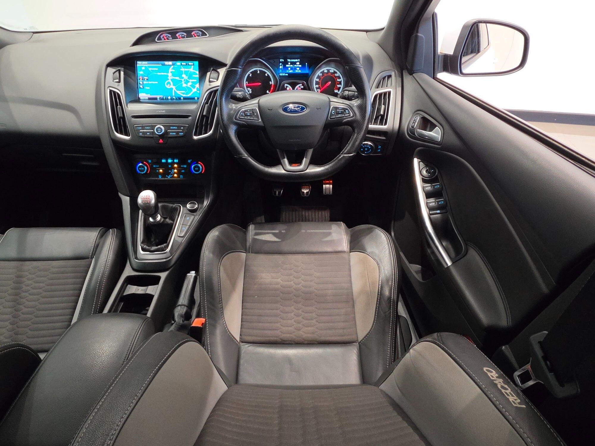 Ford Focus view 26