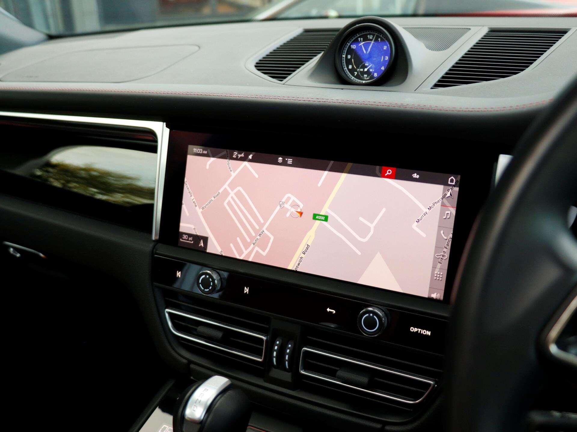 Porsche Macan view 14