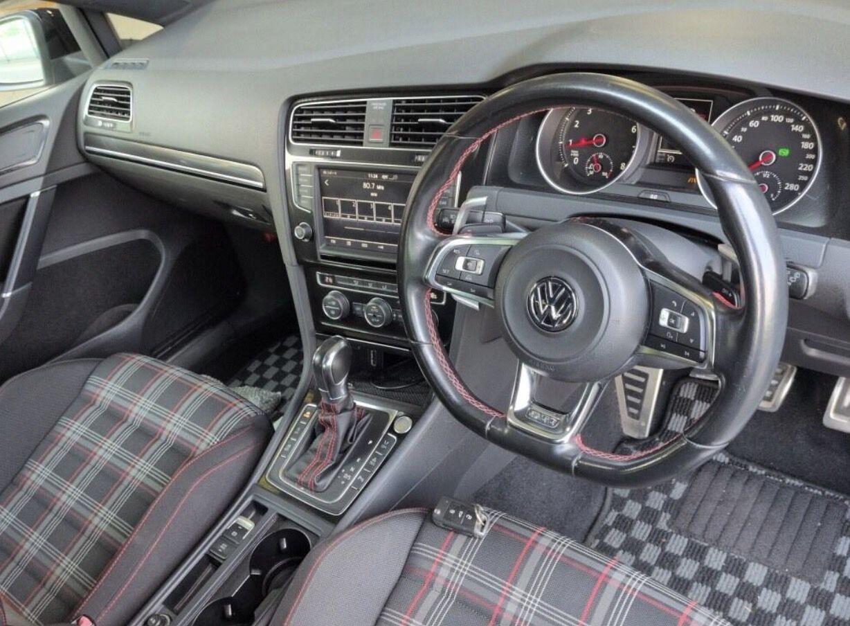 Volkswagen Golf view 5