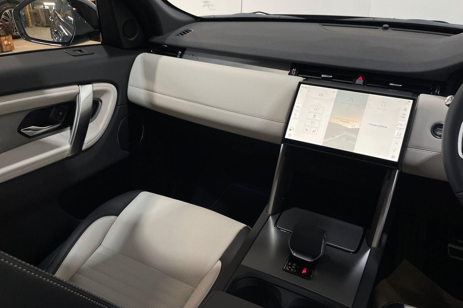 Land Rover Discovery Sport view 26
