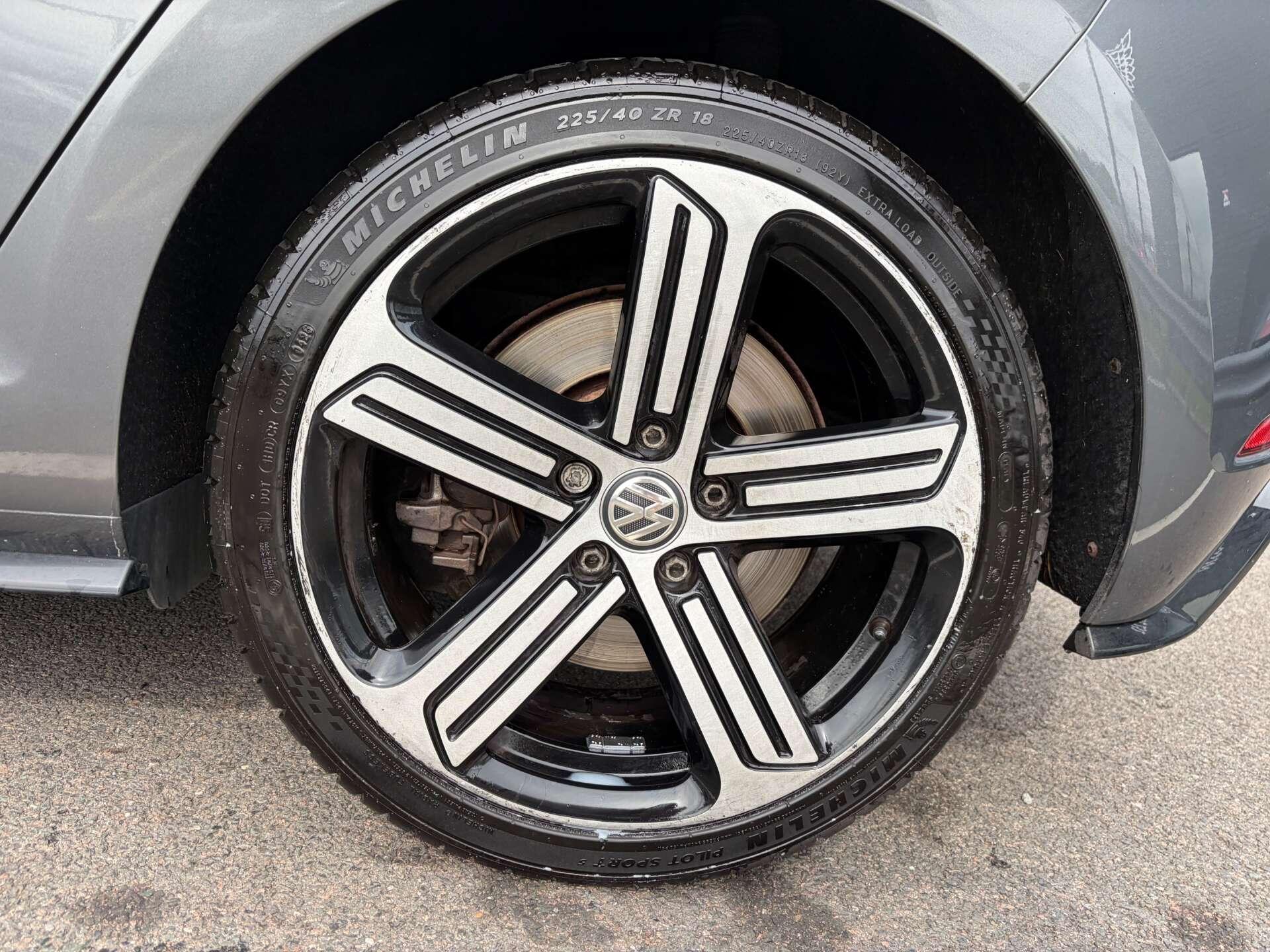 Volkswagen Golf view 11