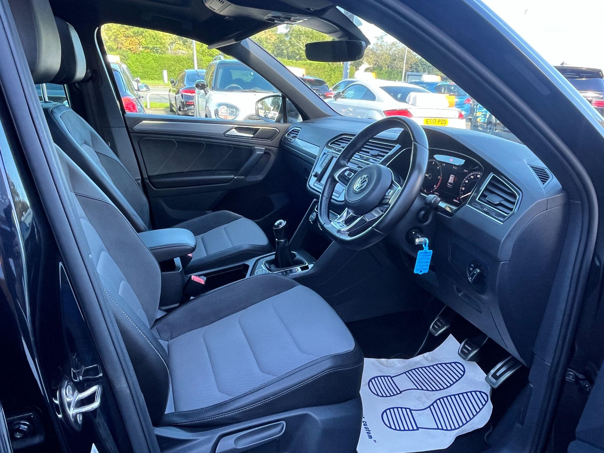 Volkswagen Tiguan view 17