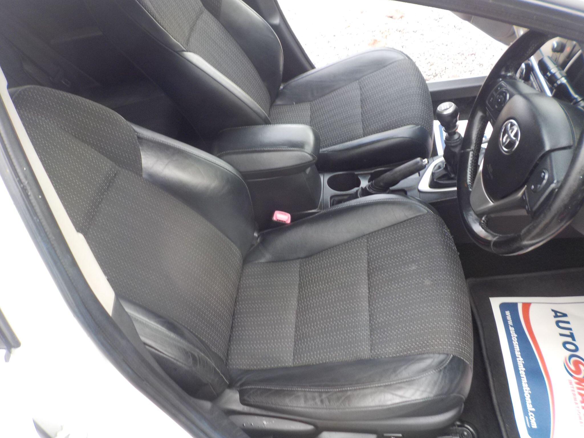Toyota Auris 1.6 V-Matic Excel Touring Sports Euro 5 5dr