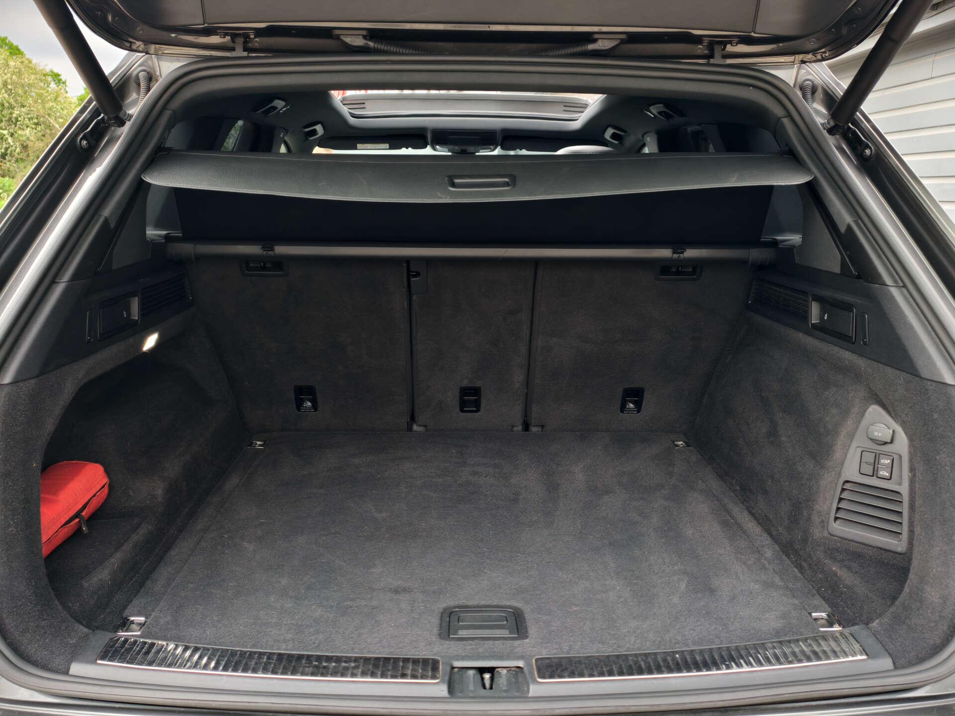 Volkswagen Touareg view 23