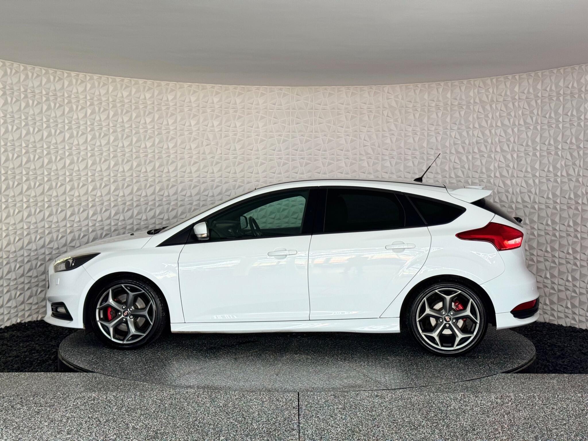 Ford Focus view 22