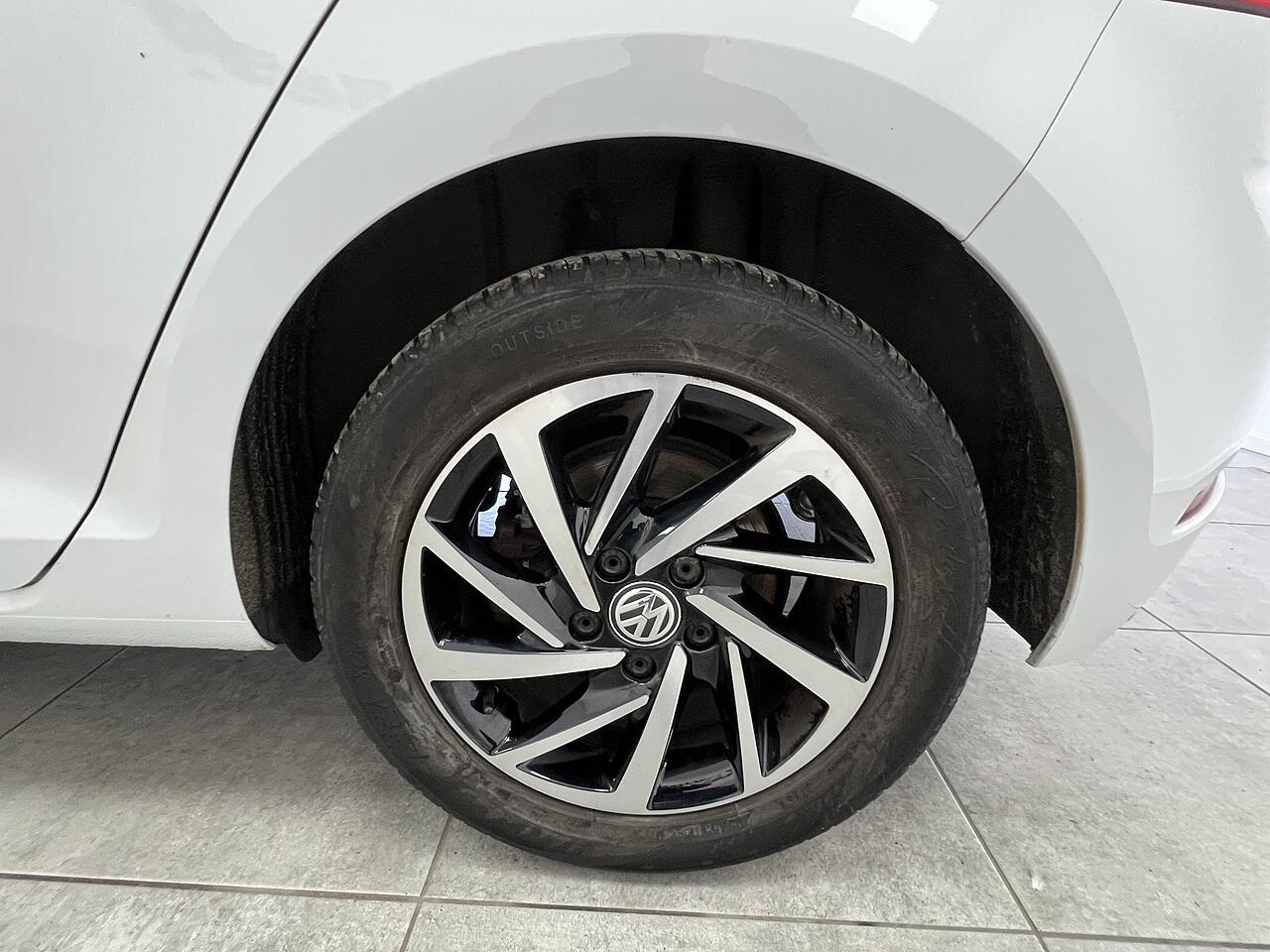 Volkswagen Golf view 21