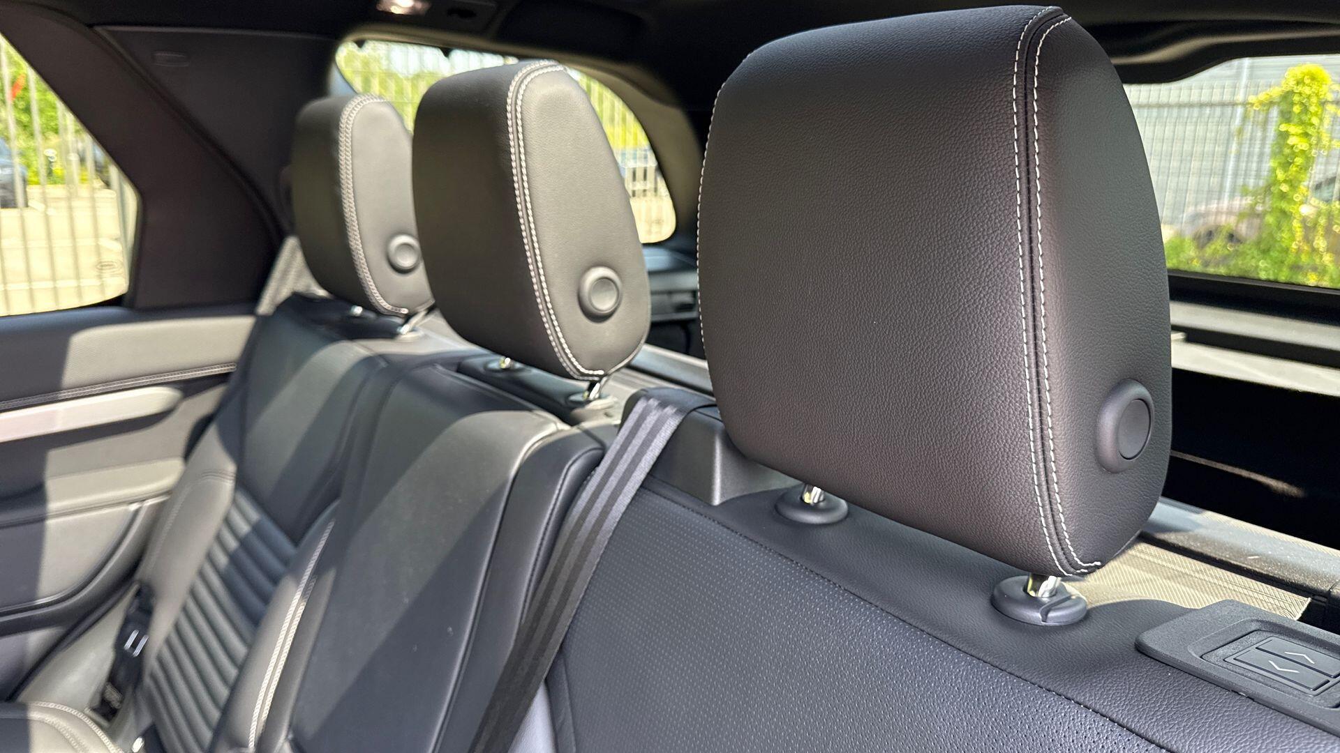 Land Rover Discovery view 40