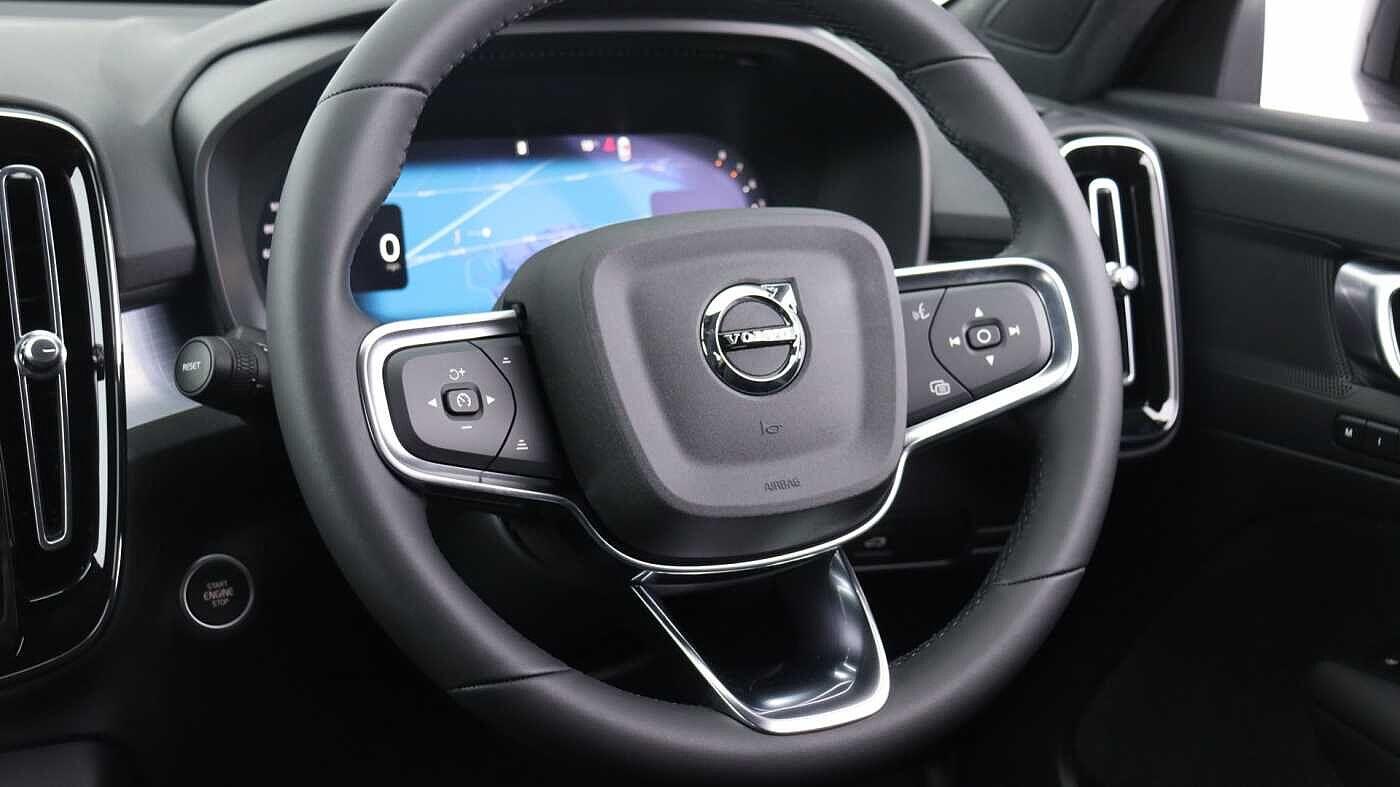 Volvo XC40 view 11