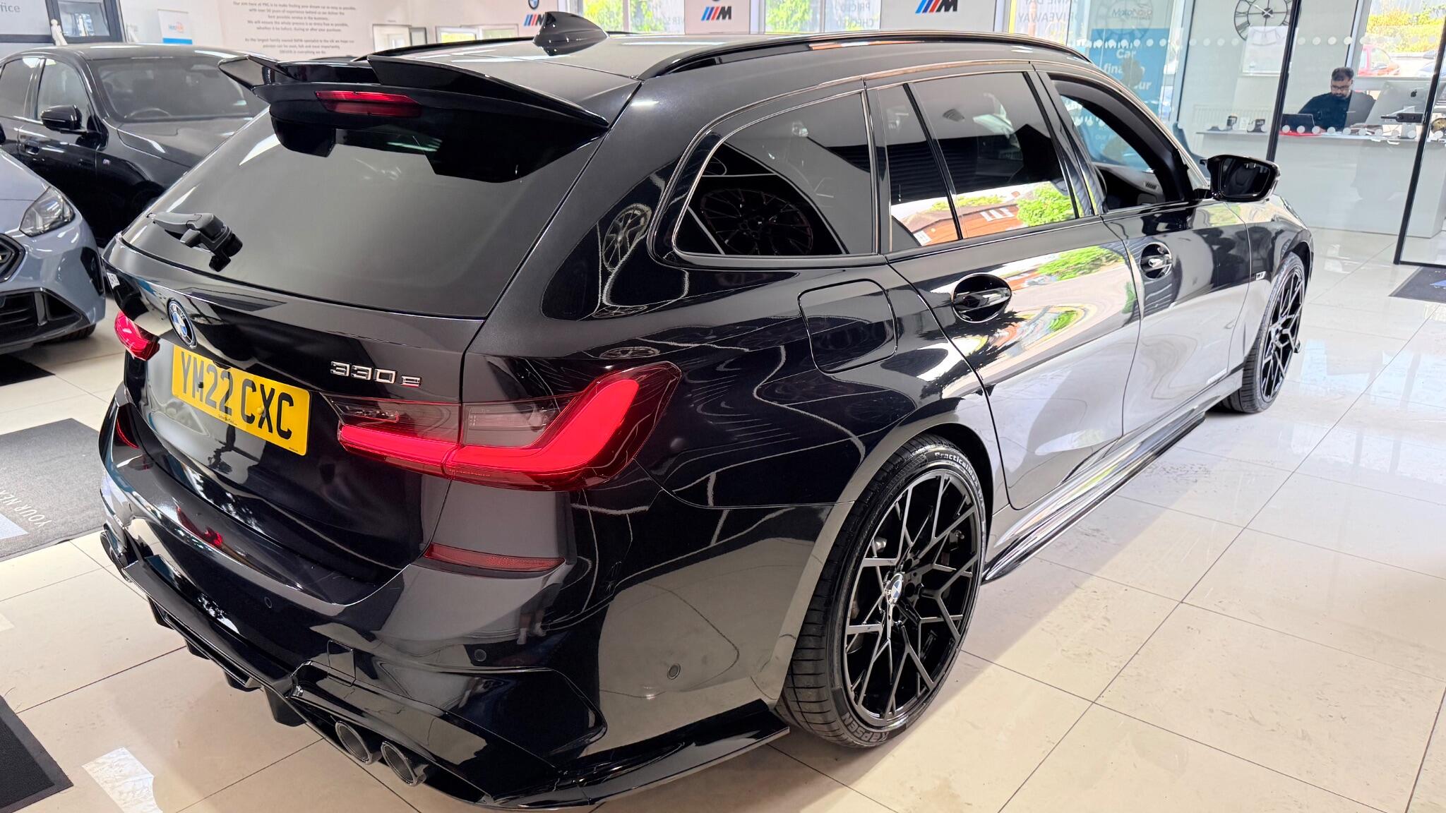 BMW 3 Series view 4