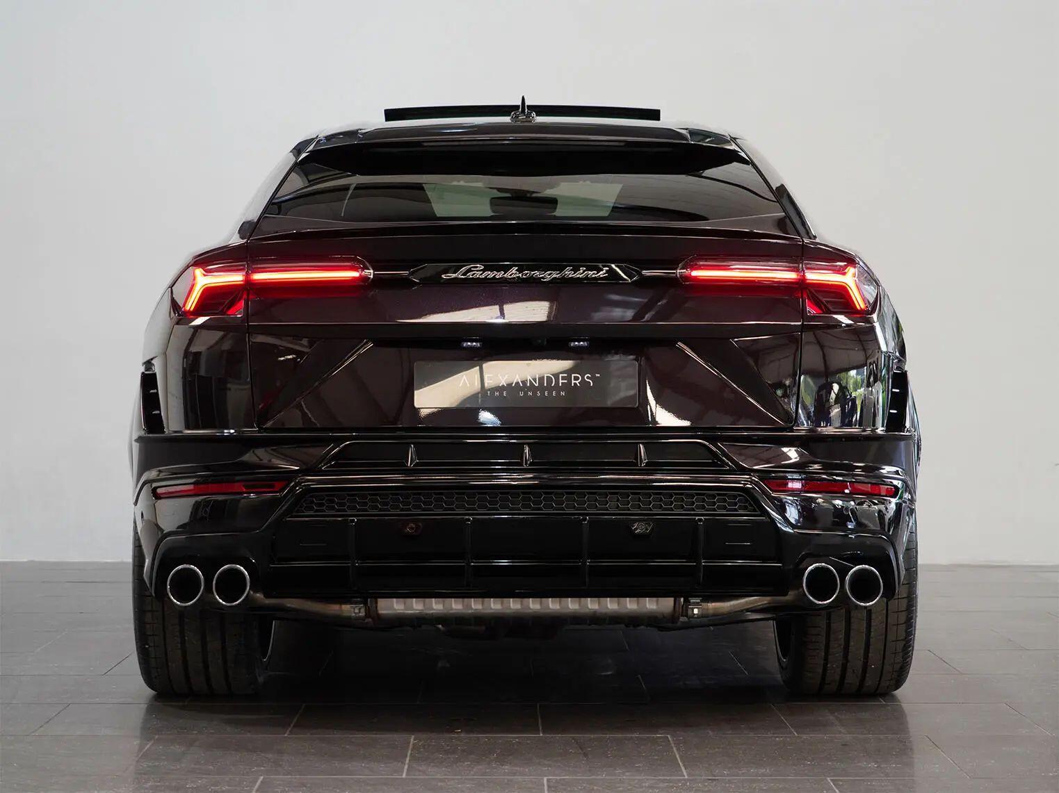 Lamborghini Urus view 9