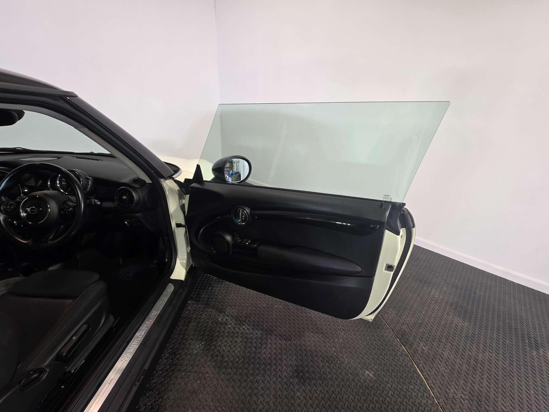 Mini Hatch view 13