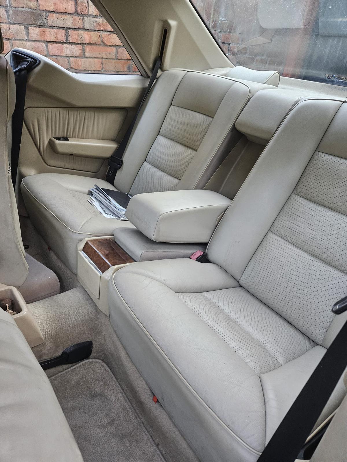 Mercedes-Benz 220