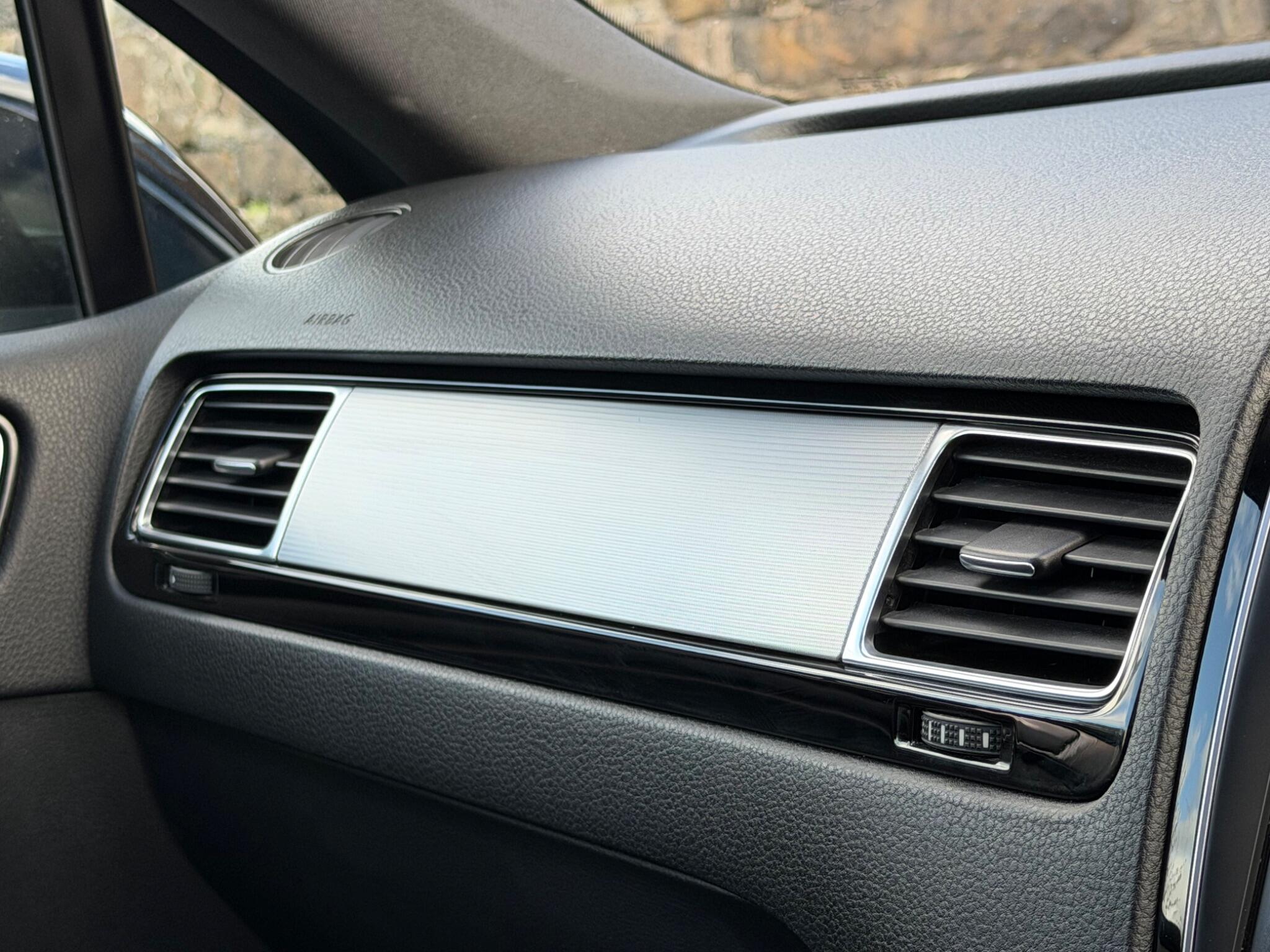 Volkswagen Touareg view 53
