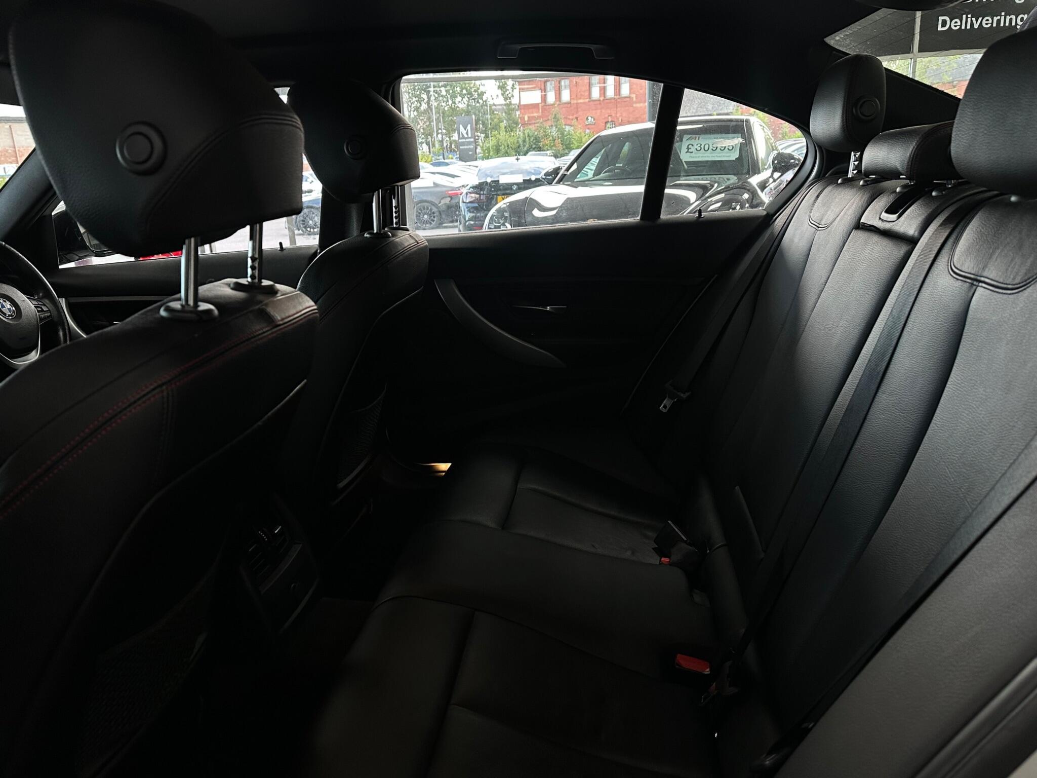 BMW 3 Series view 26