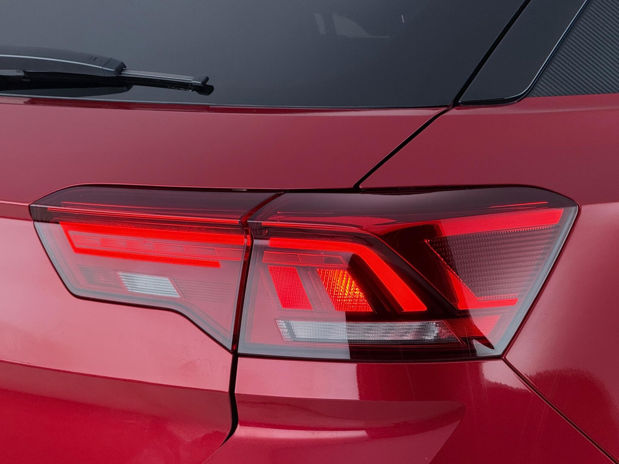 Volkswagen T-Roc view 9