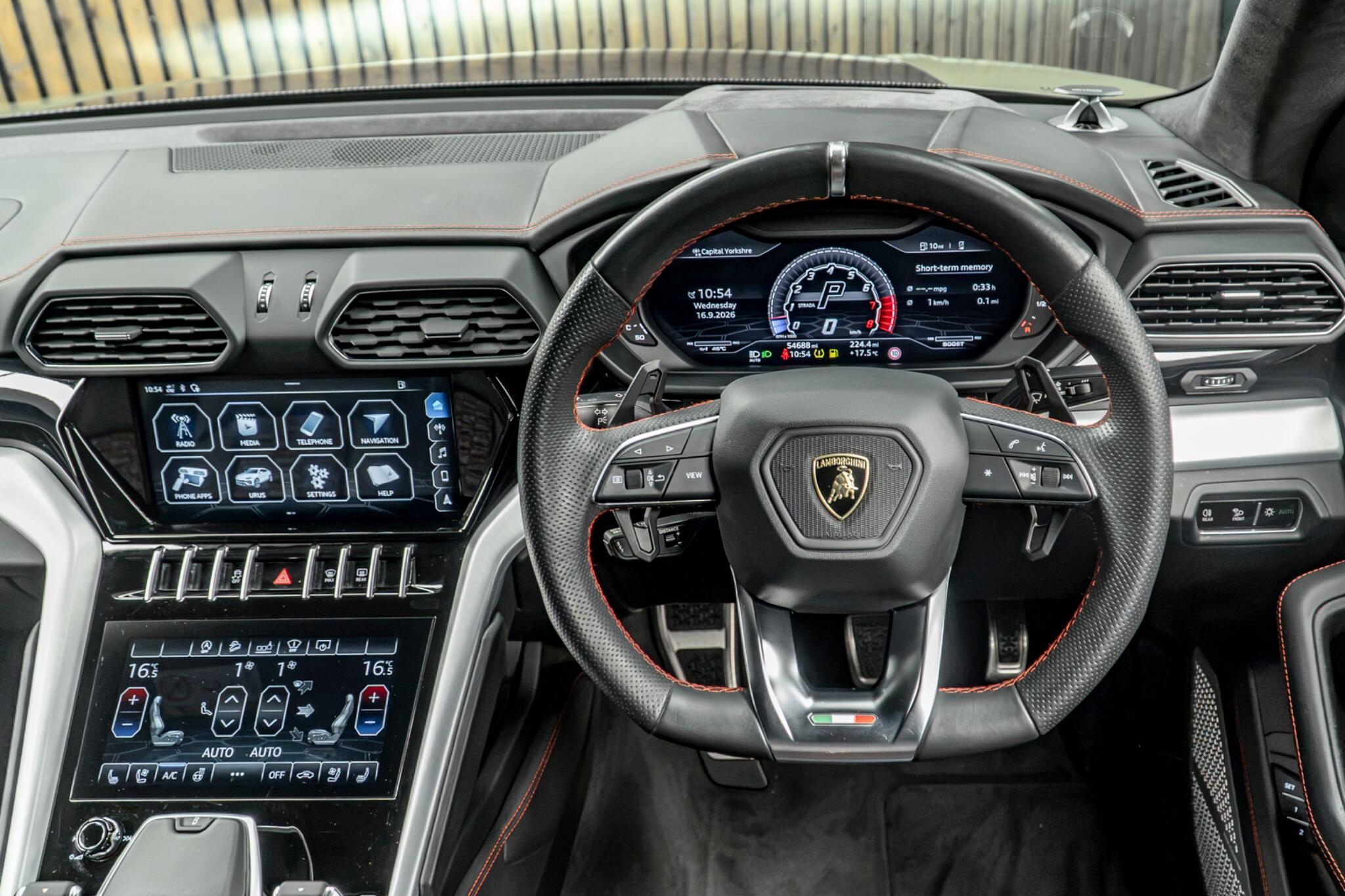 Lamborghini Urus view 27