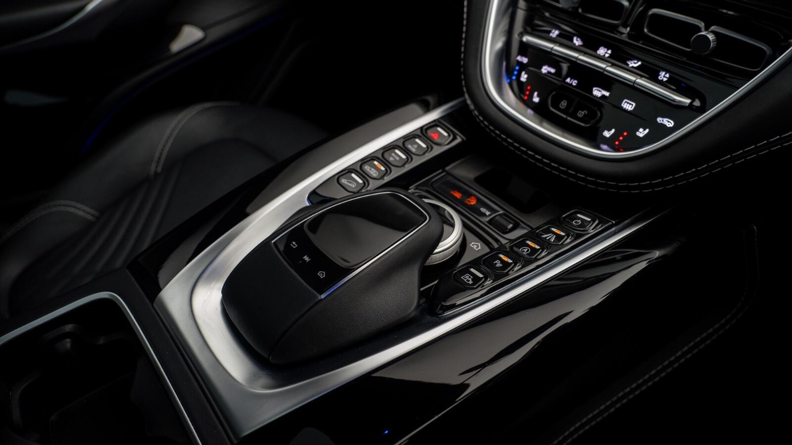 Aston Martin DBX view 35